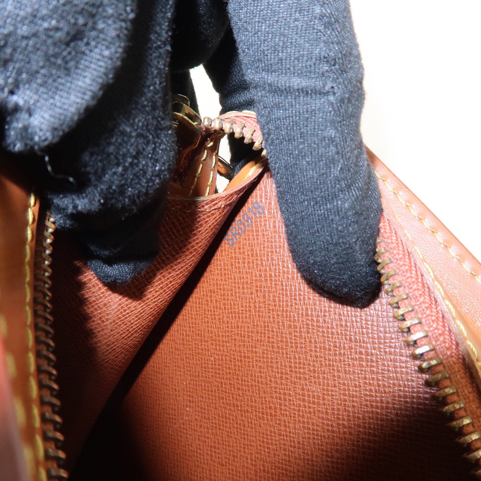 Louis Vuitton Epi Pochette Homme Clutch Bag Zipang Gold M52528