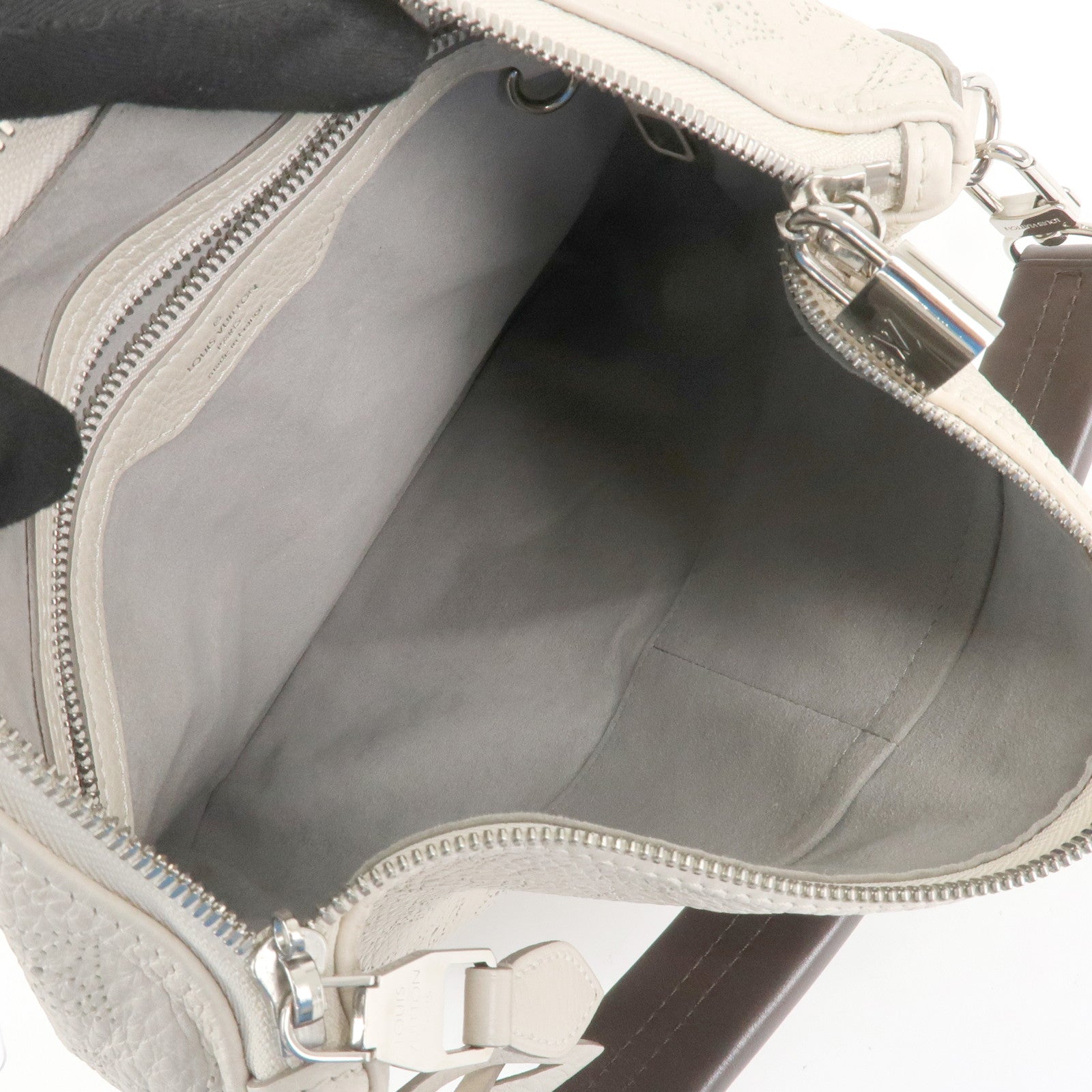 Louis Vuitton Monogram Mahina Selene PM Shoulder Bag Blanc M94275