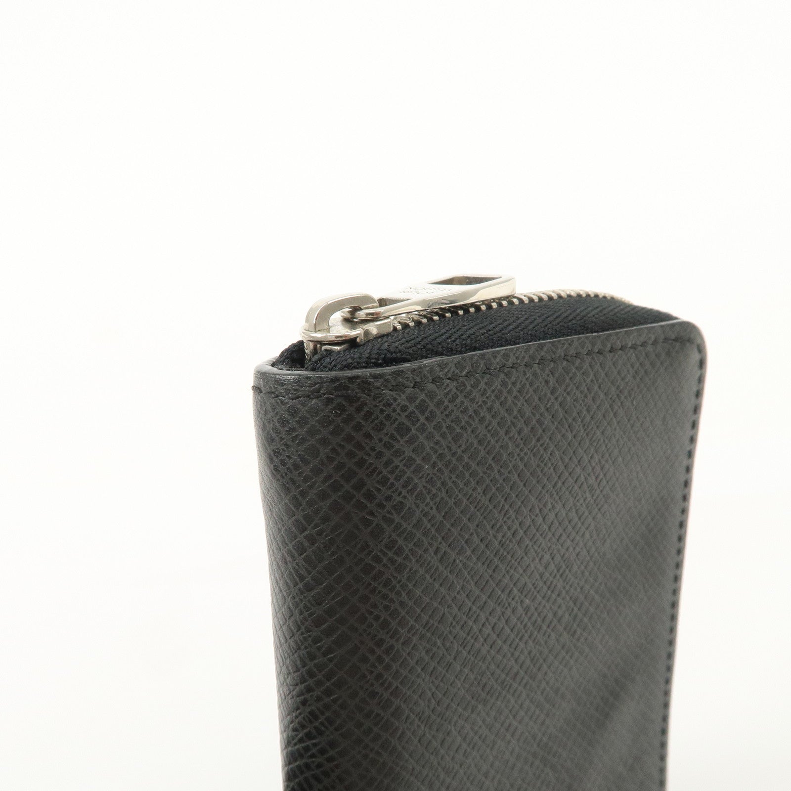 Louis Vuitton Taiga Zippy Coin Purse Coin Case Noir M30511
