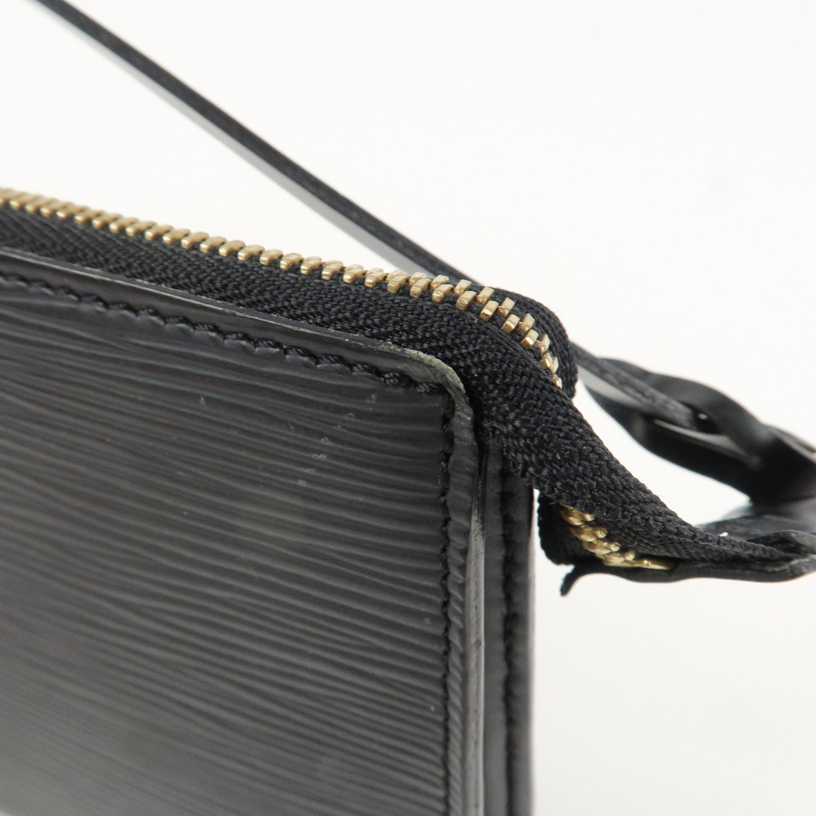 Louis Vuitton Epi Pochette Accessoires Hand Bag Noir M52942 Used