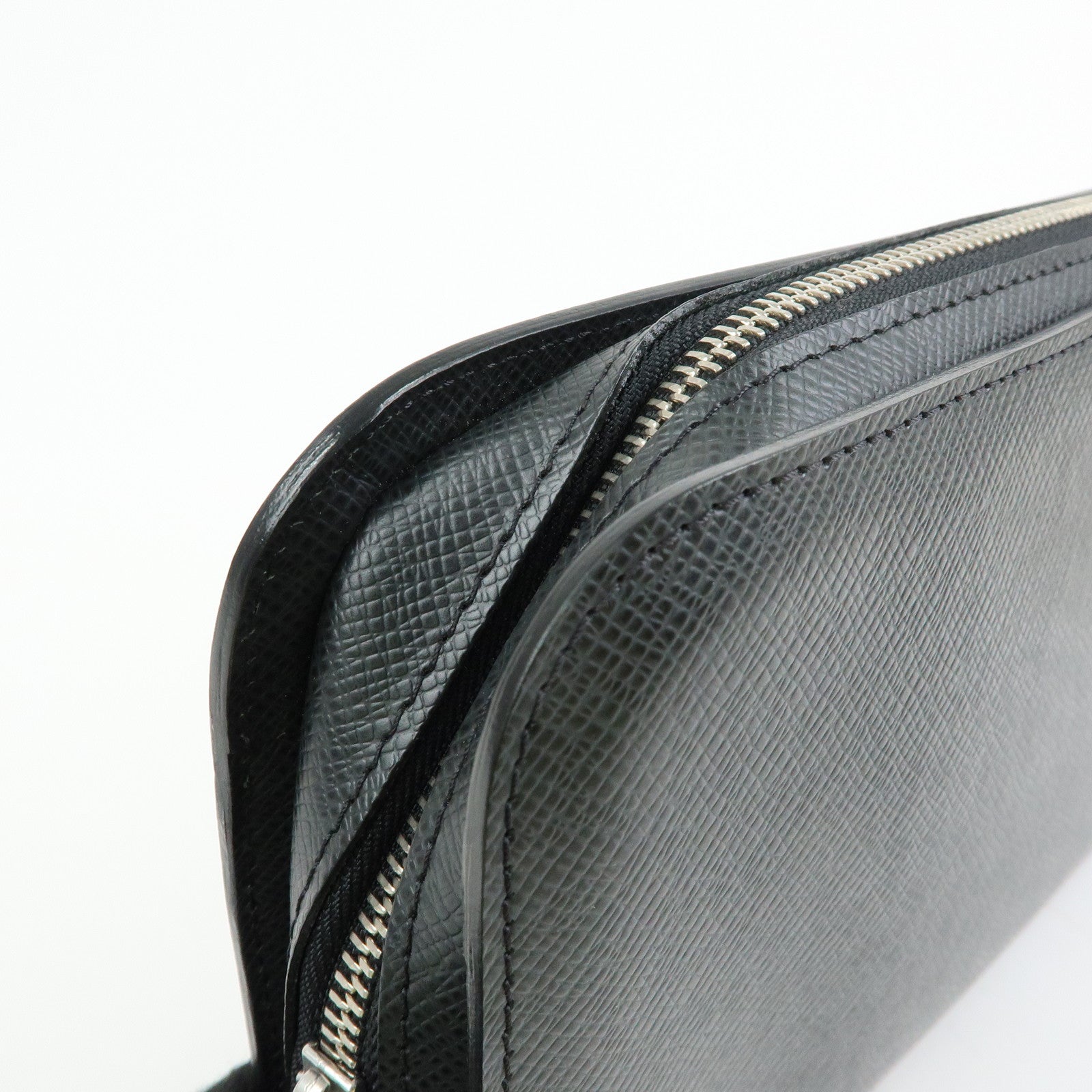 Louis Vuitton Taiga Baikal Leather Clutch Bag Pouch Ardoise M30182