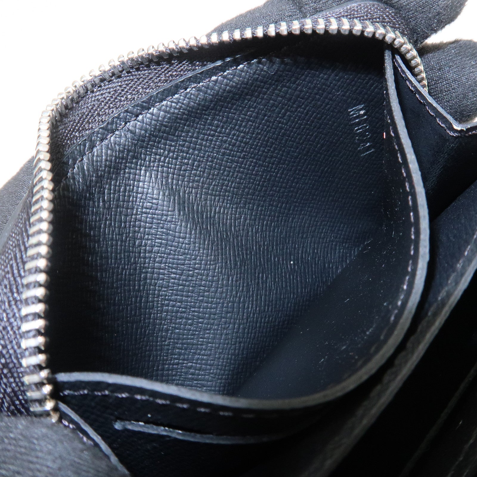 Louis Vuitton Taiga Zippy Coin Purse Coin Case Noir Black M30511