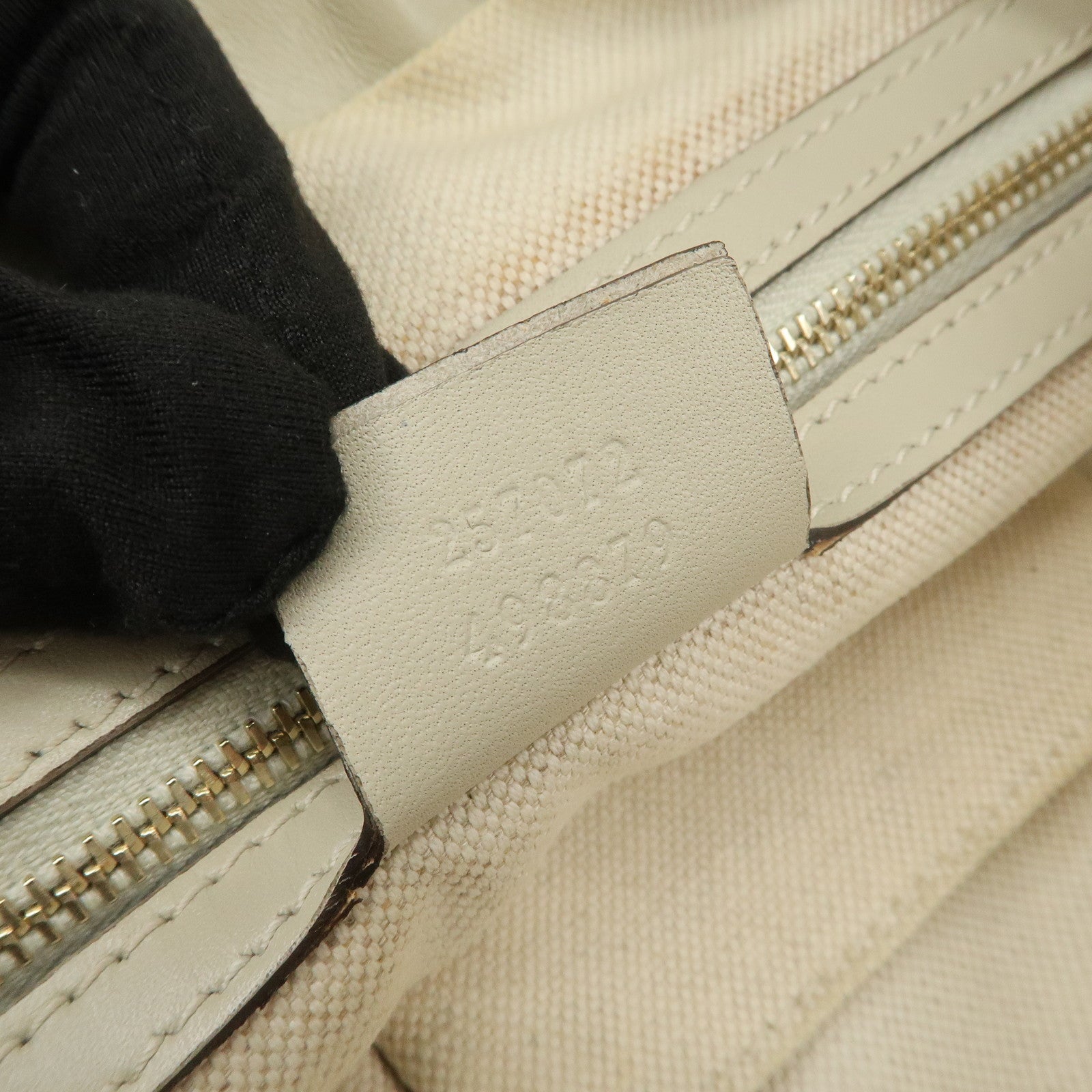 GUCCI Lovely Heart GG Canvas Leather Shoulder Bag Ivory 257072