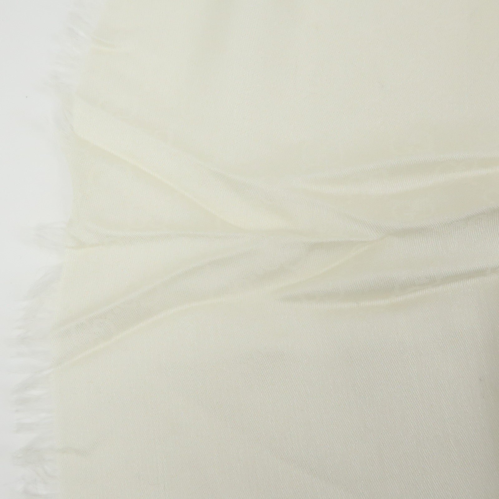 GUCCI Interlocking G Sherry GG Rayon Silk Scarf Tiger Motif Ivory