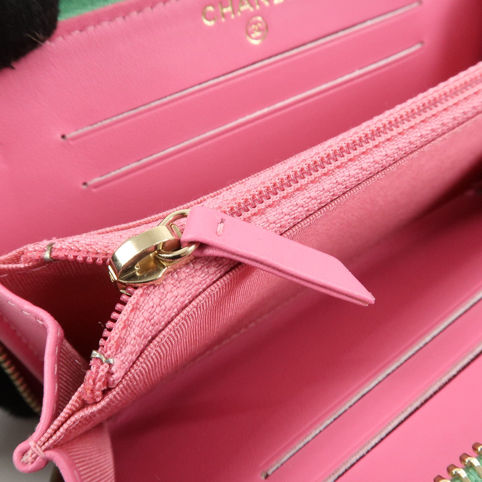 CHANEL COCO Mark CC Filigree Caviarskin Round Zippy Wallet Pink A84446 Used