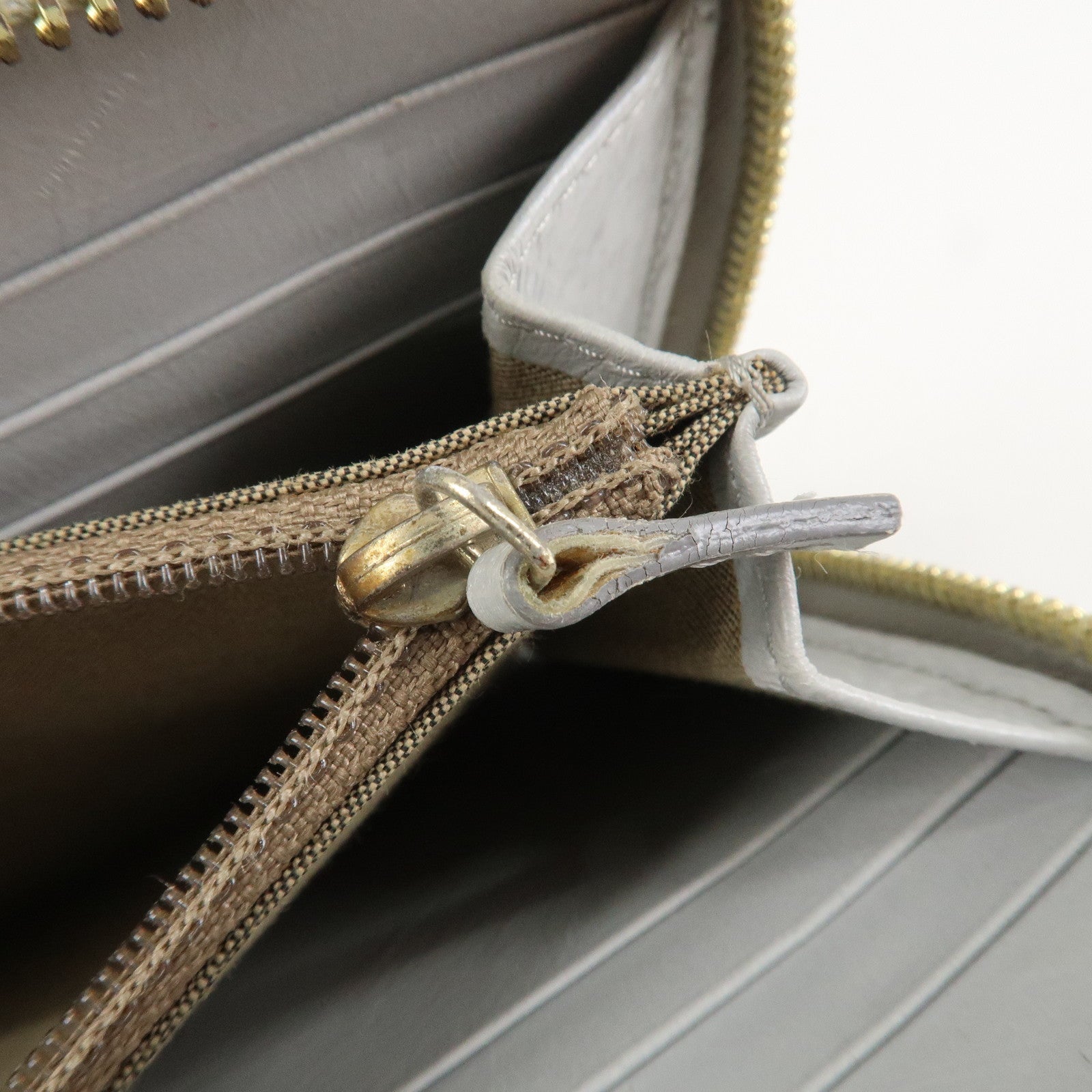 FENDI Leather Round Zippy Long Wallet Silver 8M0024 Used