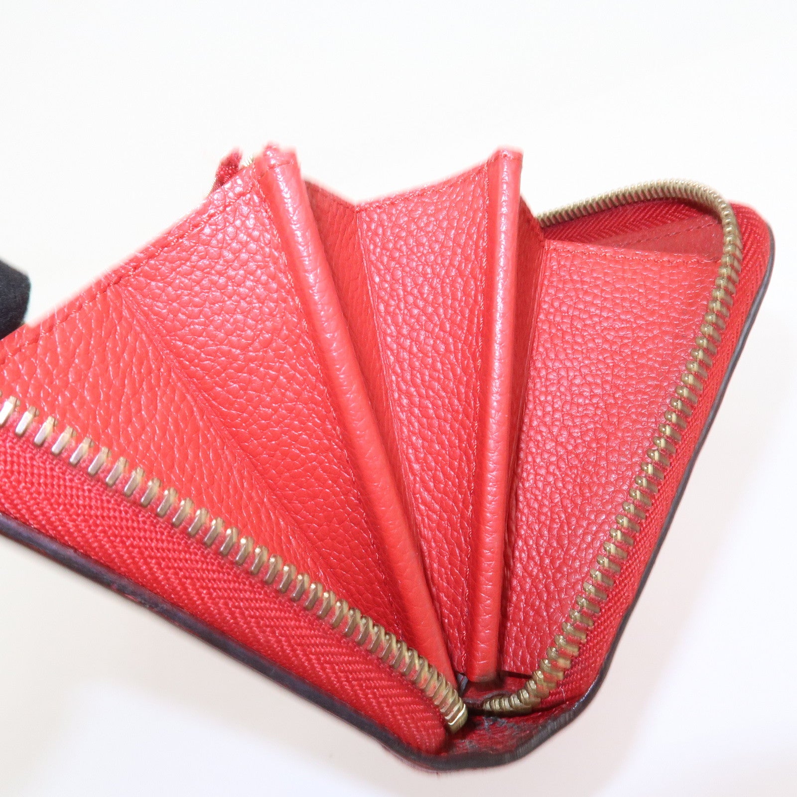 Louis Vuitton Monogram Empreinte Leather Round Zippy Wallet M68571