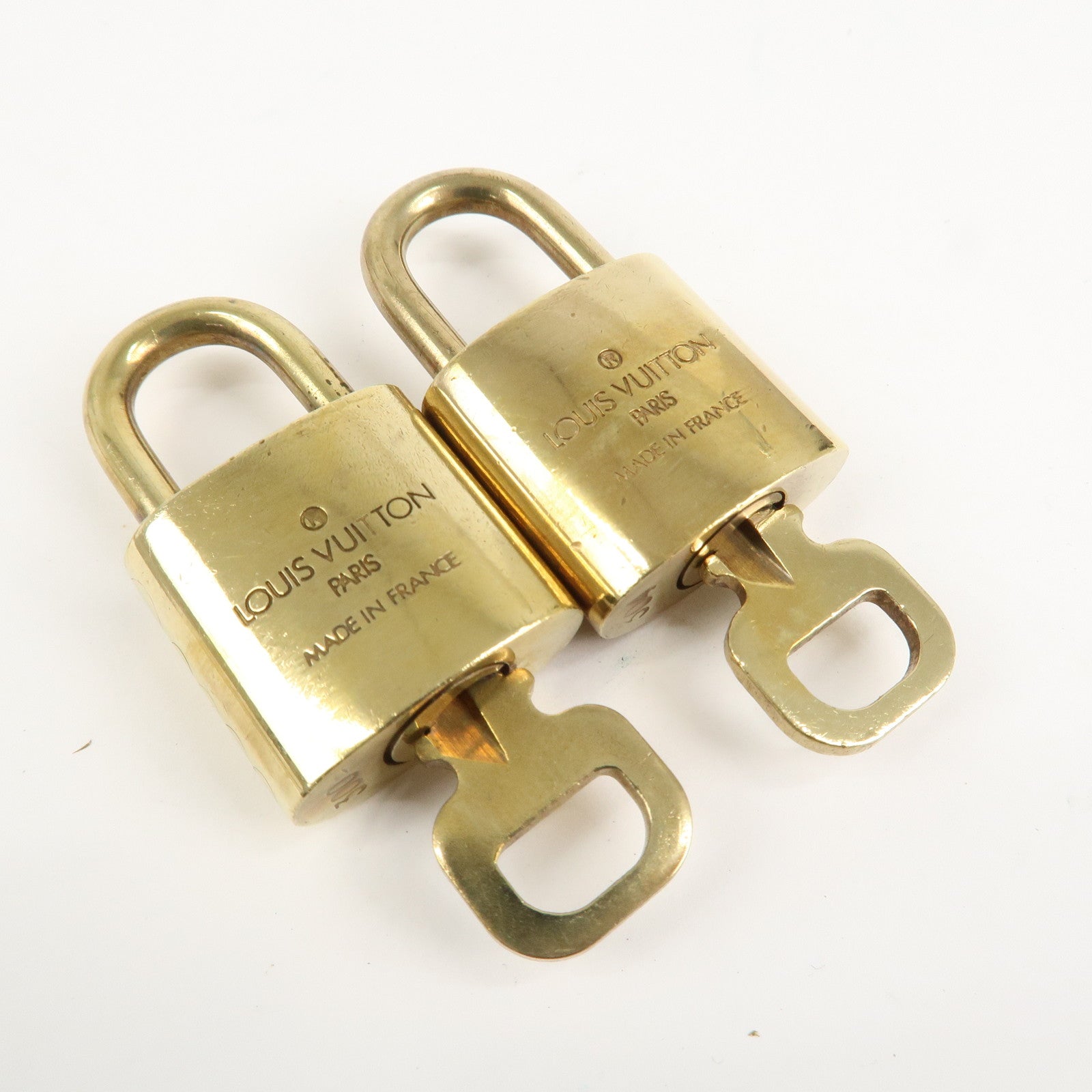 Louis Vuitton Set of 10 Lock & Key Cadena Key Lock Metal Gold