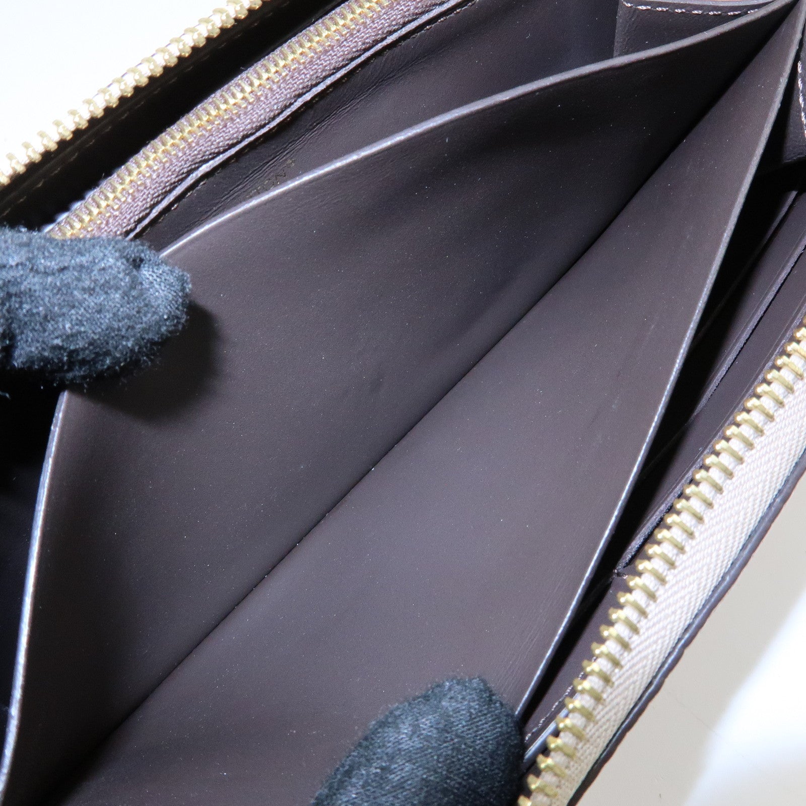 Louis Vuitton Portefeuille Comete Leather Long Wallet Greige M63104