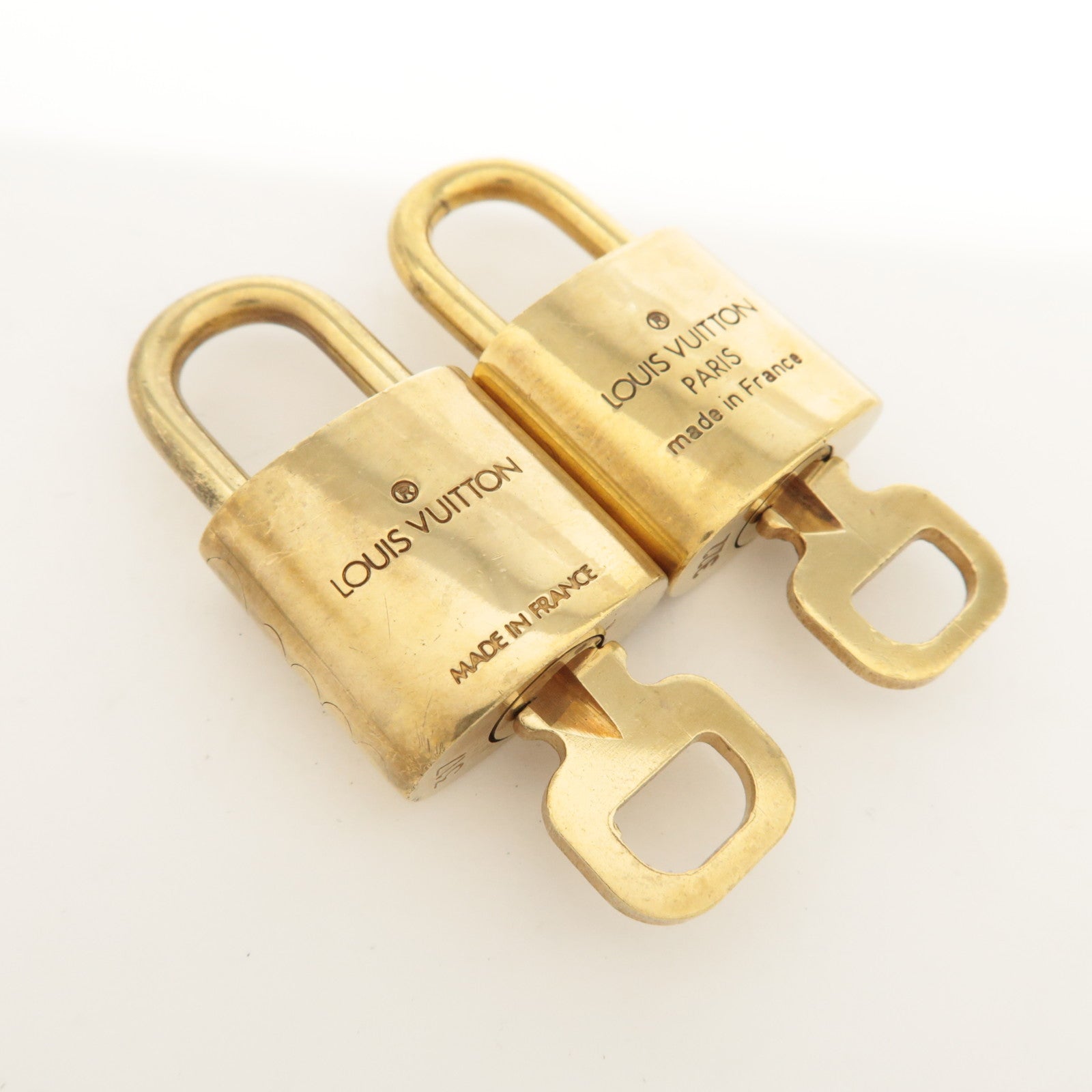 Louis Vuitton Set of 10 Lock & Key Cadena Key Lock Metal Gold Used Used