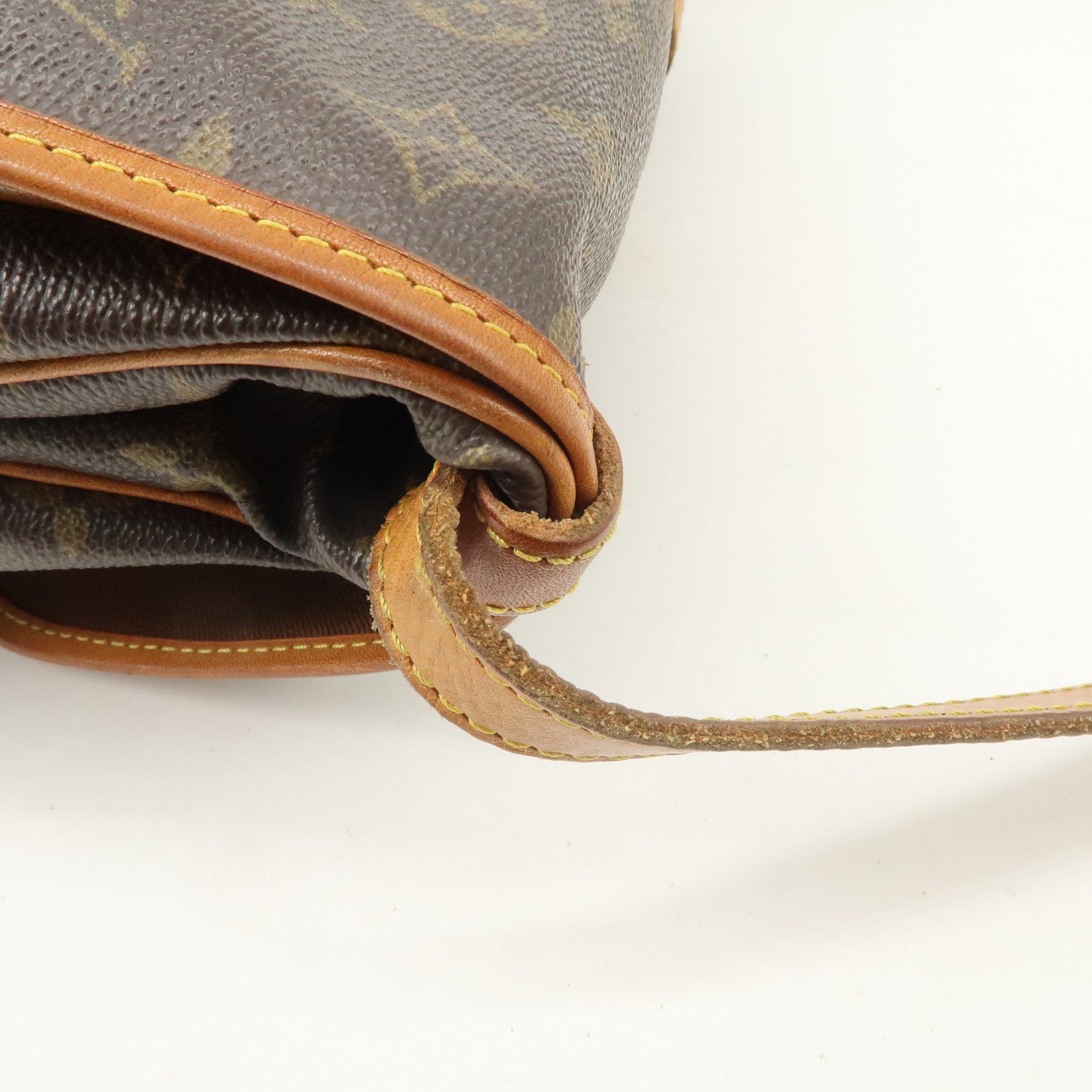 Louis Vuitton Monogram Saumur 30 Crossbody Bag Shoulder Bag M42256 Used