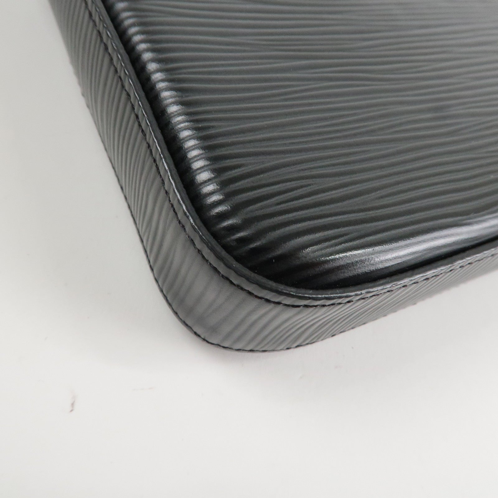 Louis Vuitton Epi Pochette Felicie Leather Hand Bag Black M62648 Used