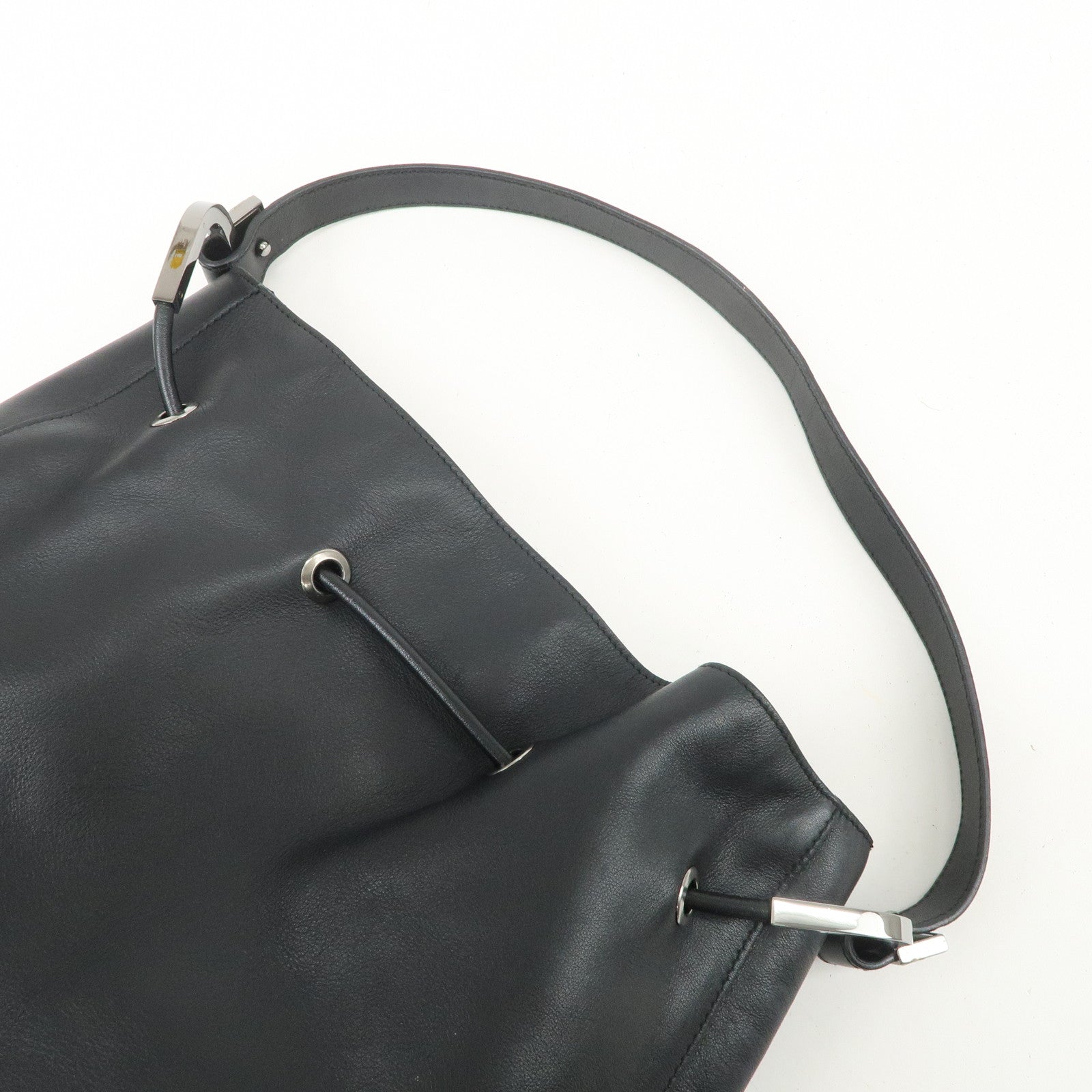 GUCCI Logo Leather Shoulder Bag Hand Bag Black 001・3748