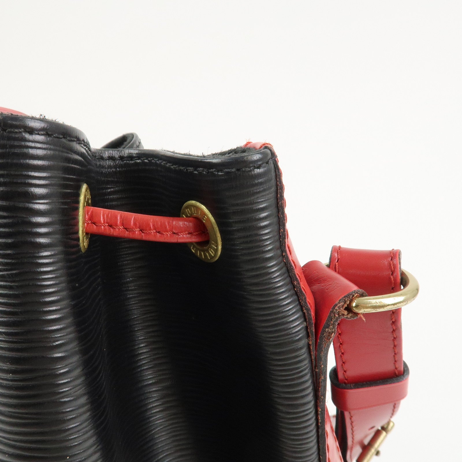 Louis Vuitton Epi Noe Shoulder Bag Noir Castilian Red M44017