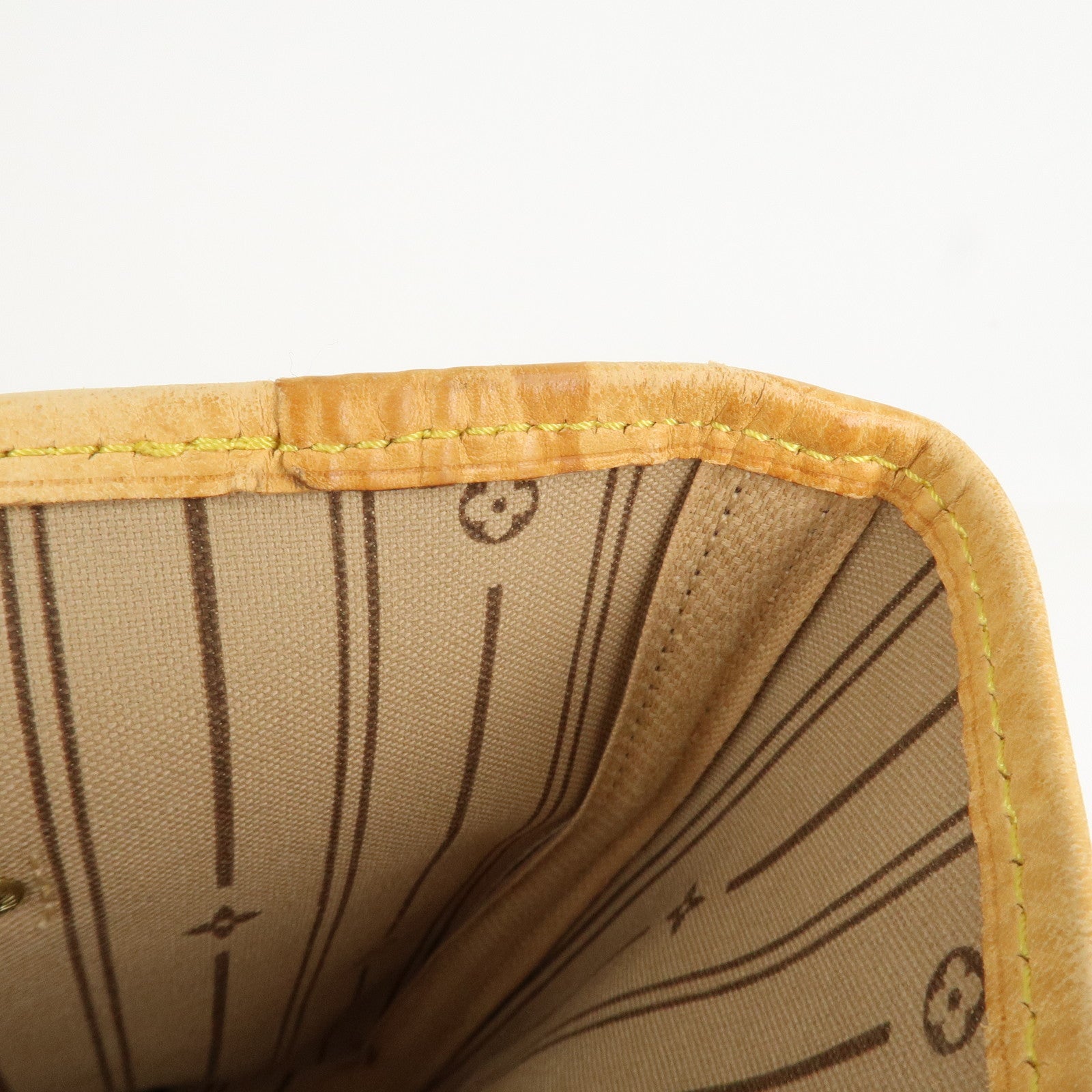 Louis Vuitton Monogram Neverfull MM Tote Bag Brown M40156