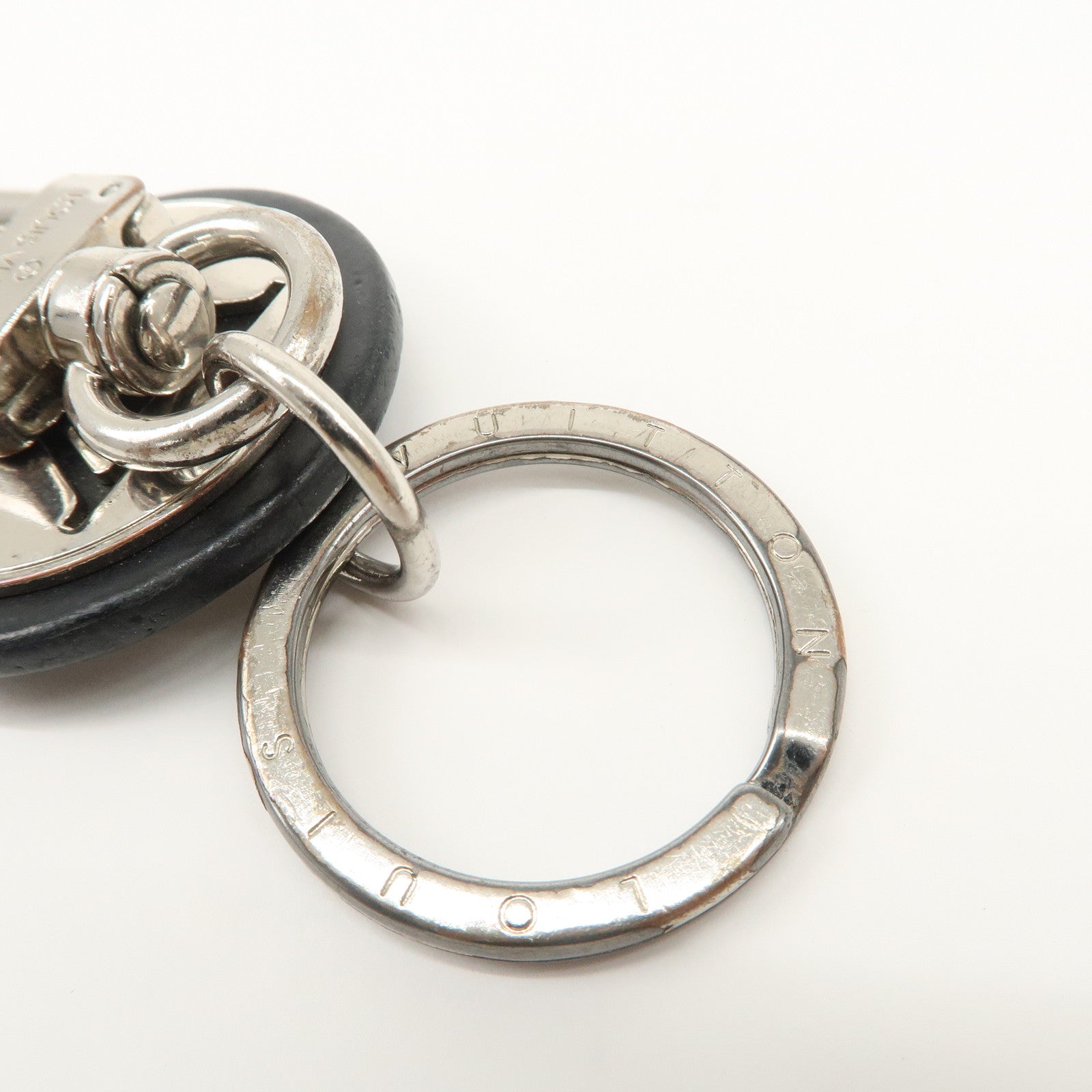 Louis Vuitton Porte Cles LV Circle Key Ring Black Silver M67362