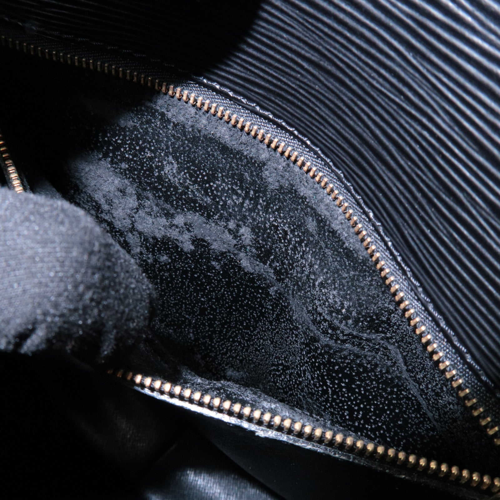 Louis Vuitton Epi Saint Cloud Shoulder Bag Black Noir M52192