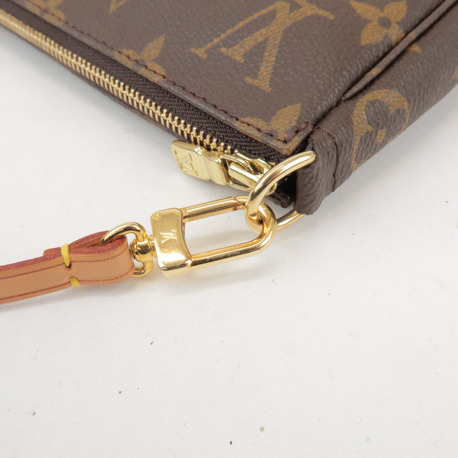 Louis Vuitton Monogram Pochette Accessoires Pouch Hand Bag M51980