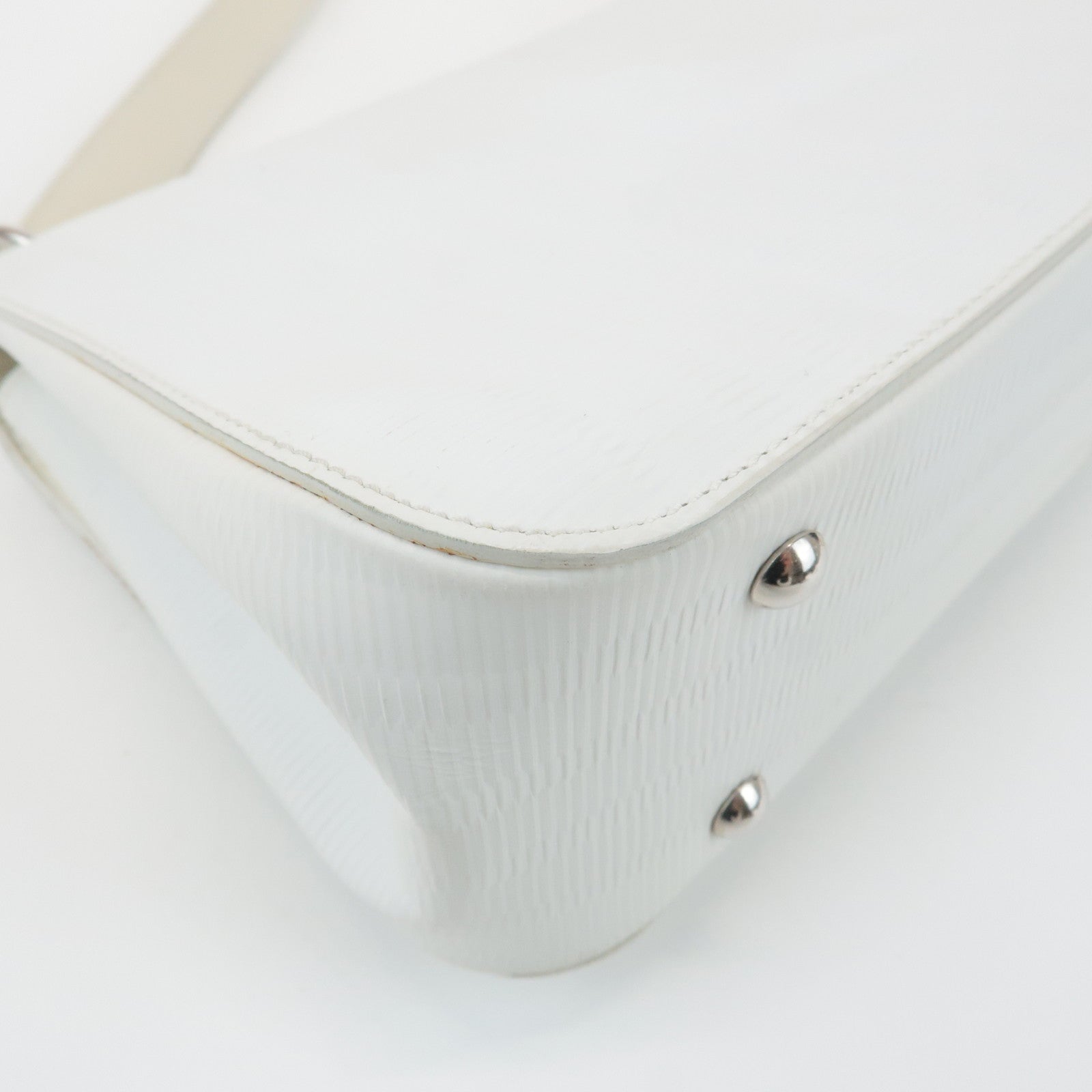 Ferragamo Gancini Leather Shoulder Bag White Silver HDW Used