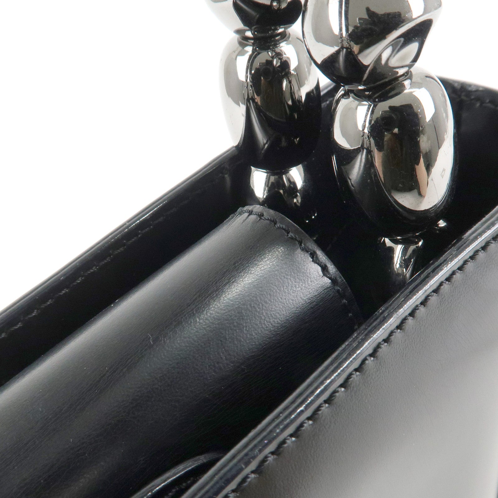 Christian Dior Enamel Leather Maris Pearl Hand Bag Black Used