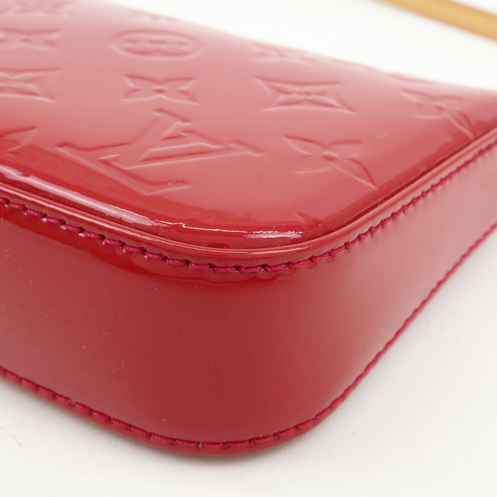 Louis Vuitton Monogram Vernis Pochette Accessoires Pouch Red M91574