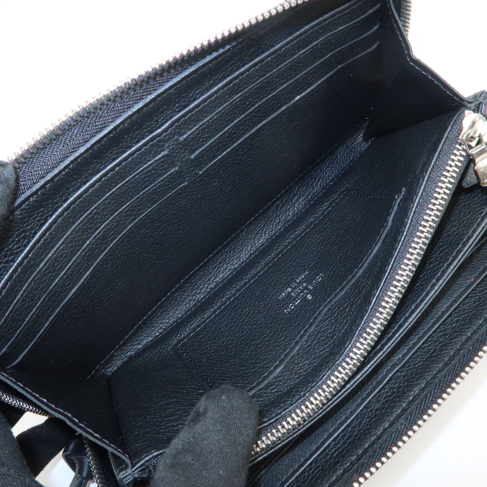 Louis Vuitton Lockme Leather Round Zippy Long Wallet Noir M62622
