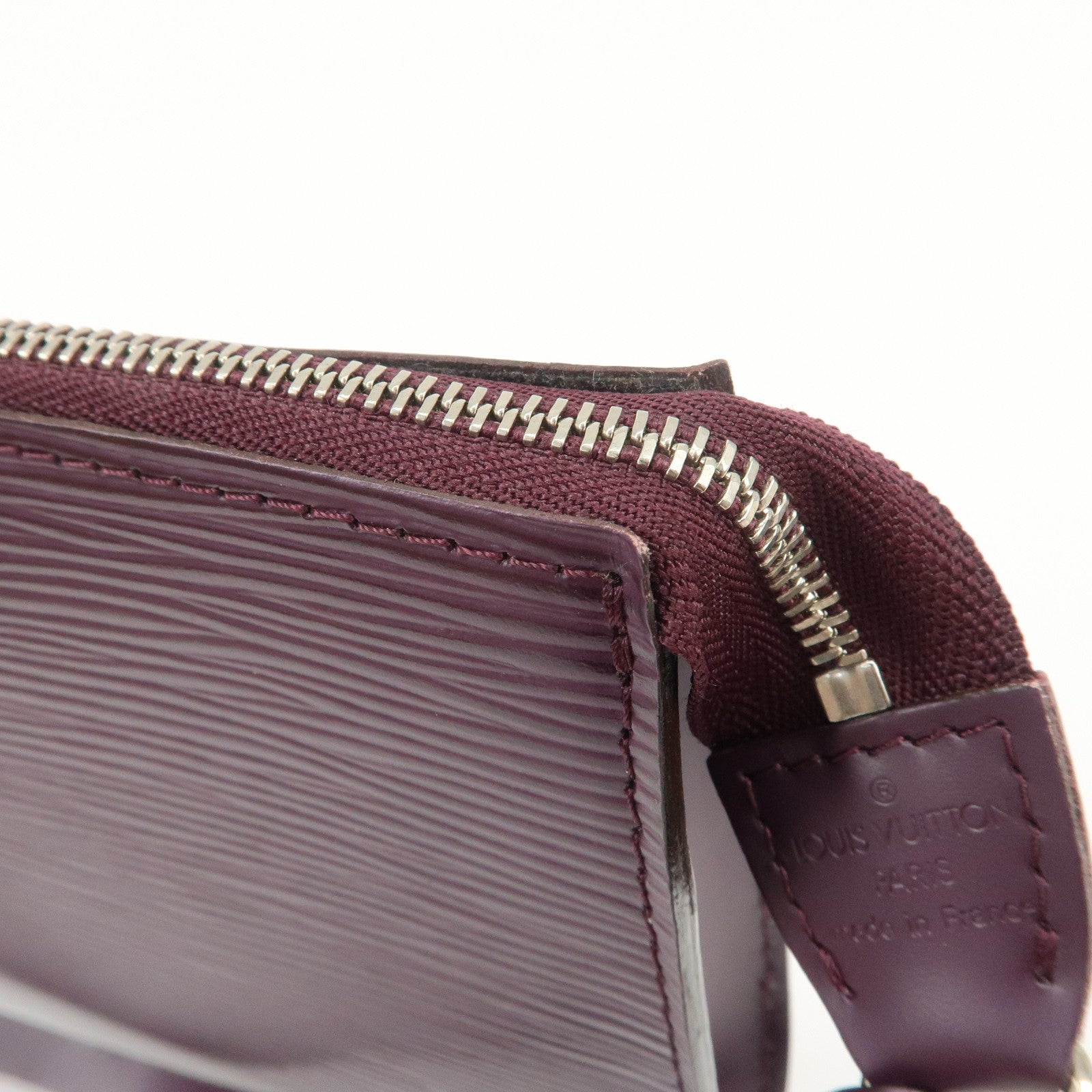 Louis Vuitton Epi Leather Pochette Accessoires Cassis M5298K