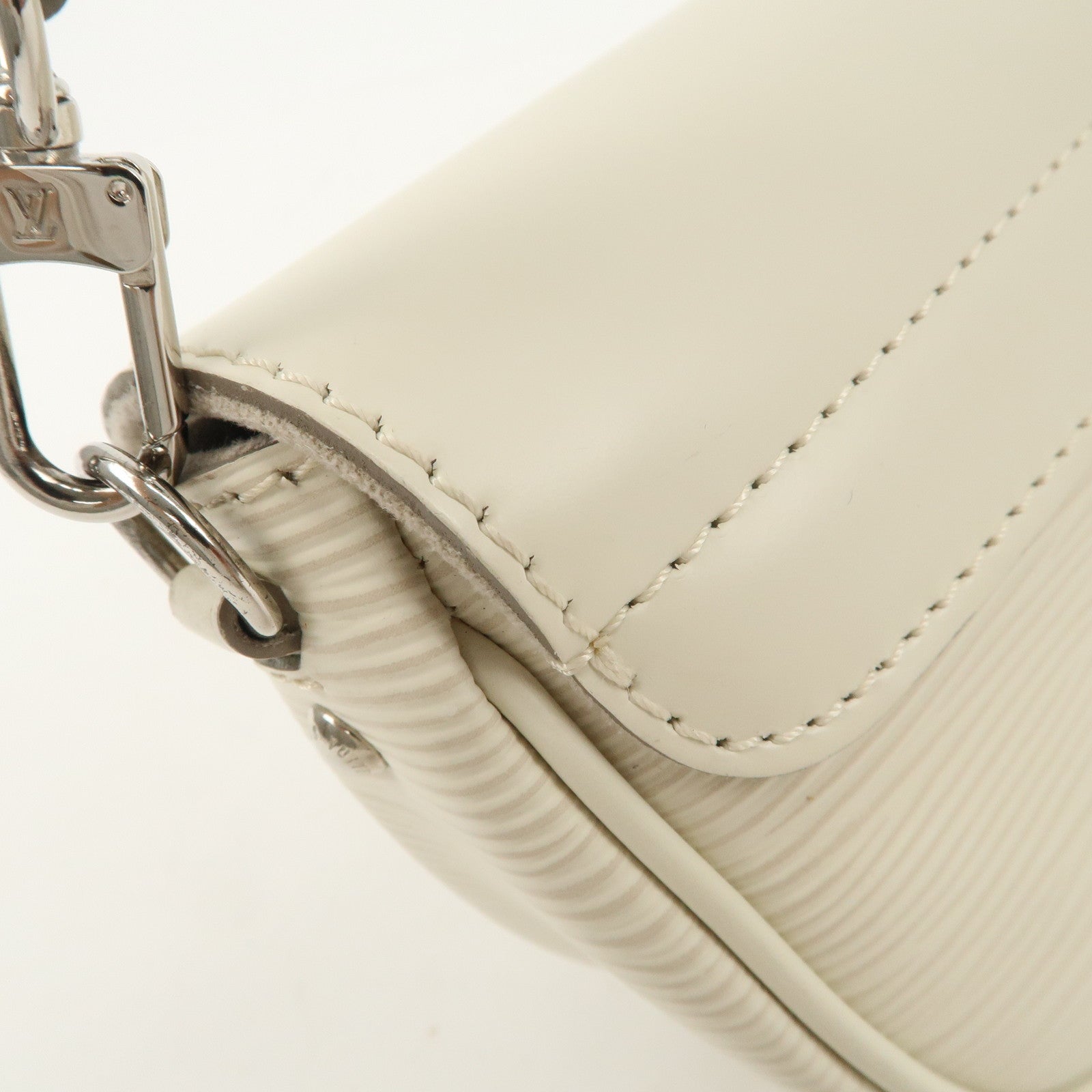 Louis Vuitton Epi Pochette Montaigne Shoulder Bag Ivoire M5929J Used