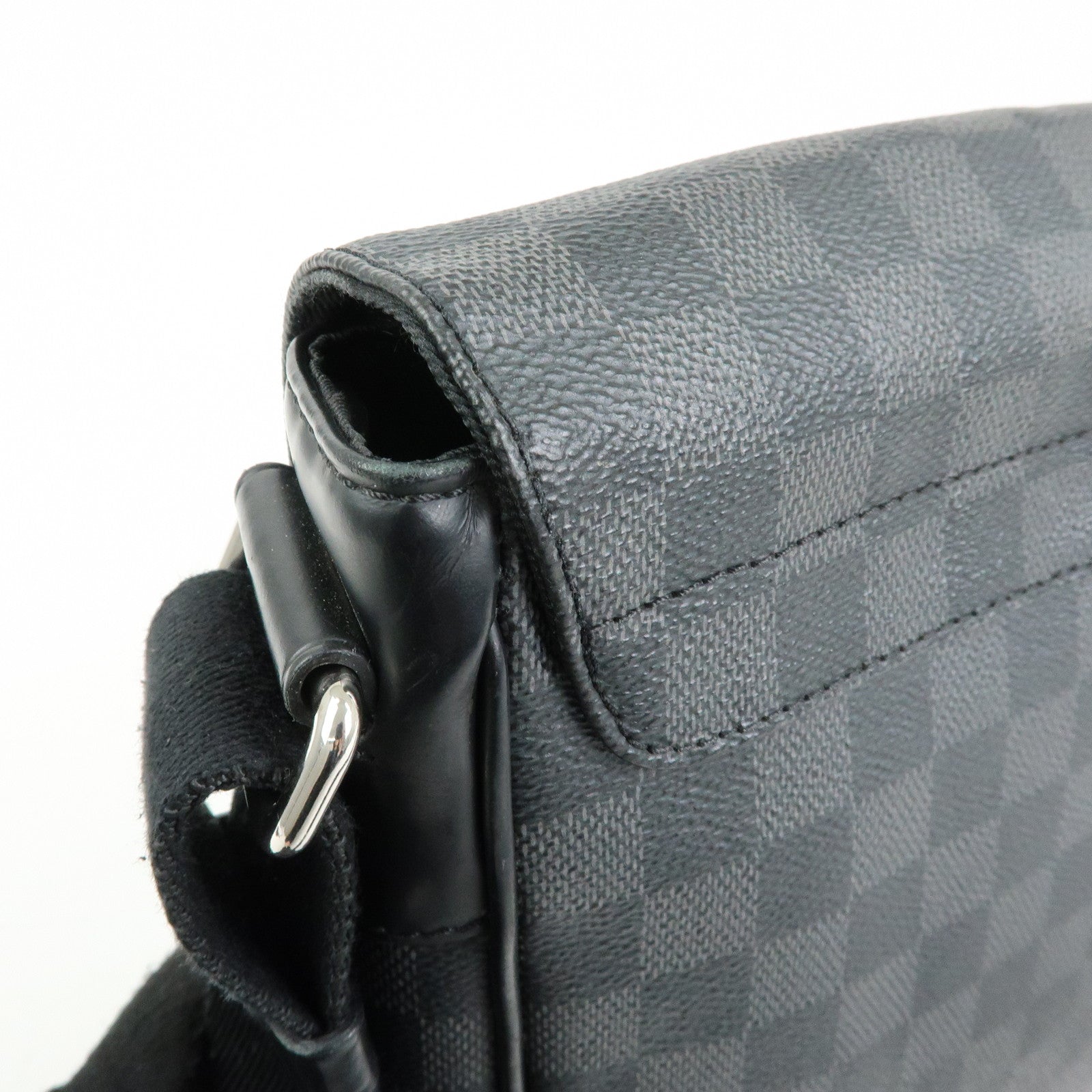 Louis Vuitton Damier Graphite District PM NM Crossbody Bag N41028