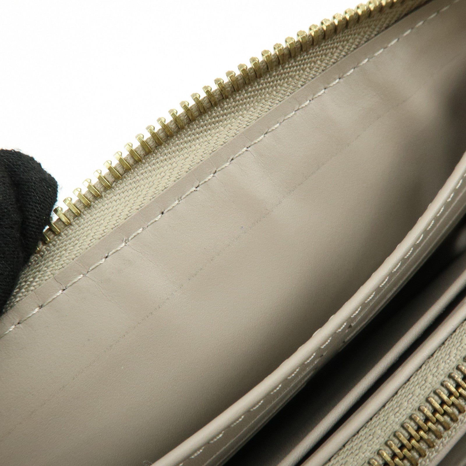 Louis Vuitton Suhali Leather Zippy Long Wallet Vérone M93028