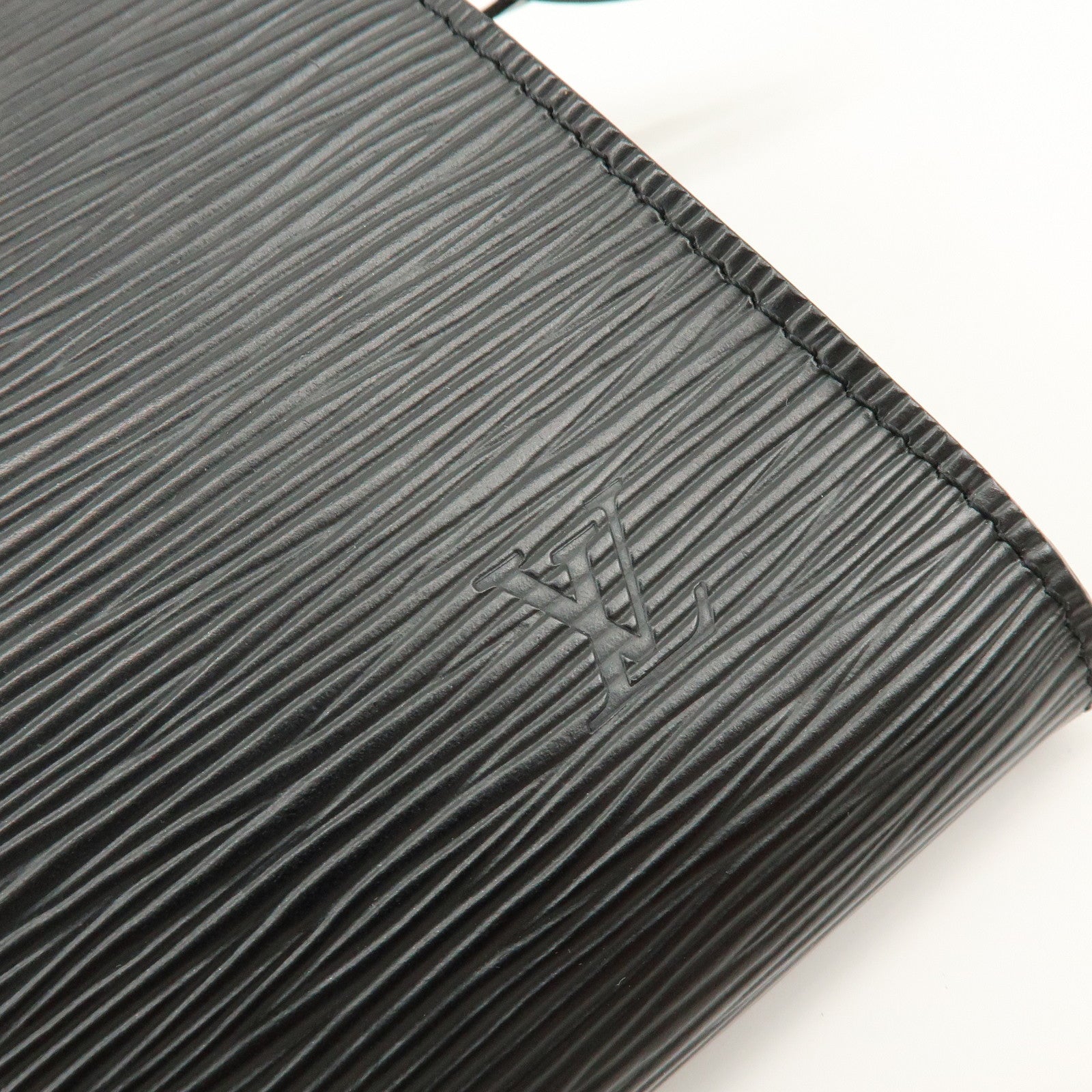 Louis Vuitton Epi Pochette Accessoires Clutch Bag Noir M52942