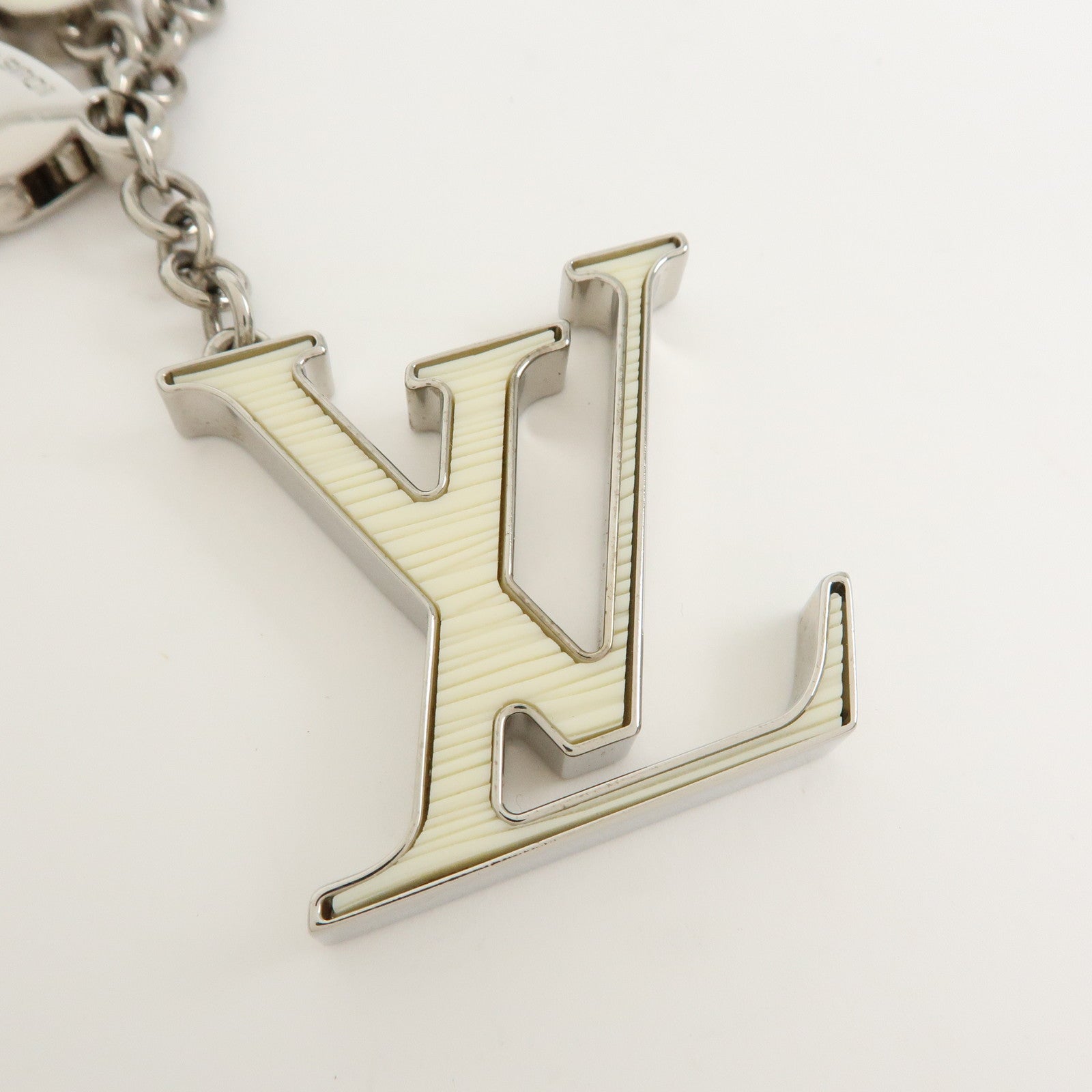 Louis Vuitton Bijoux Sac Fleur de Epi Bag Charm Silver White M65085