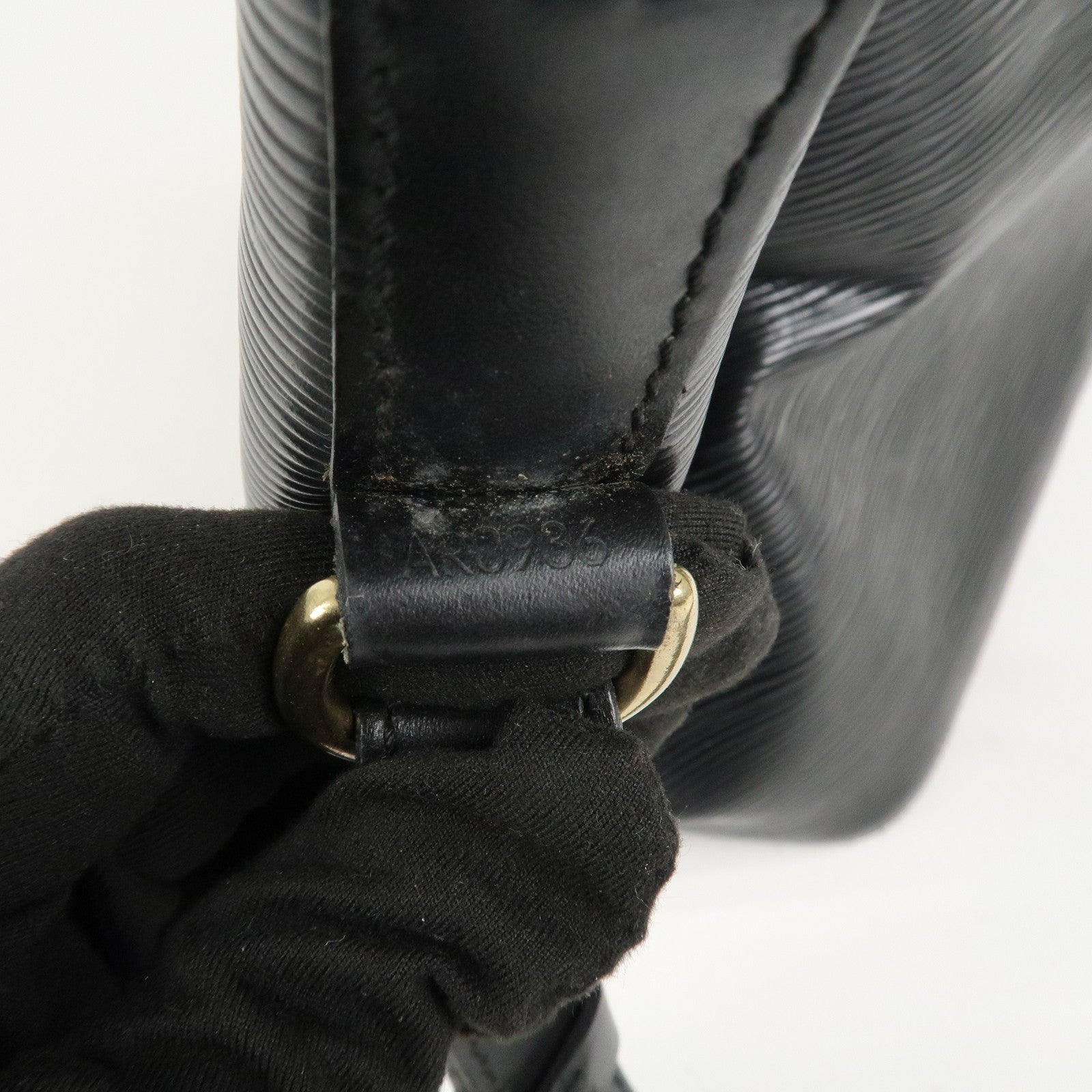 Louis Vuitton Epi Petit Noe Shoulder Bag Noir Black M44102