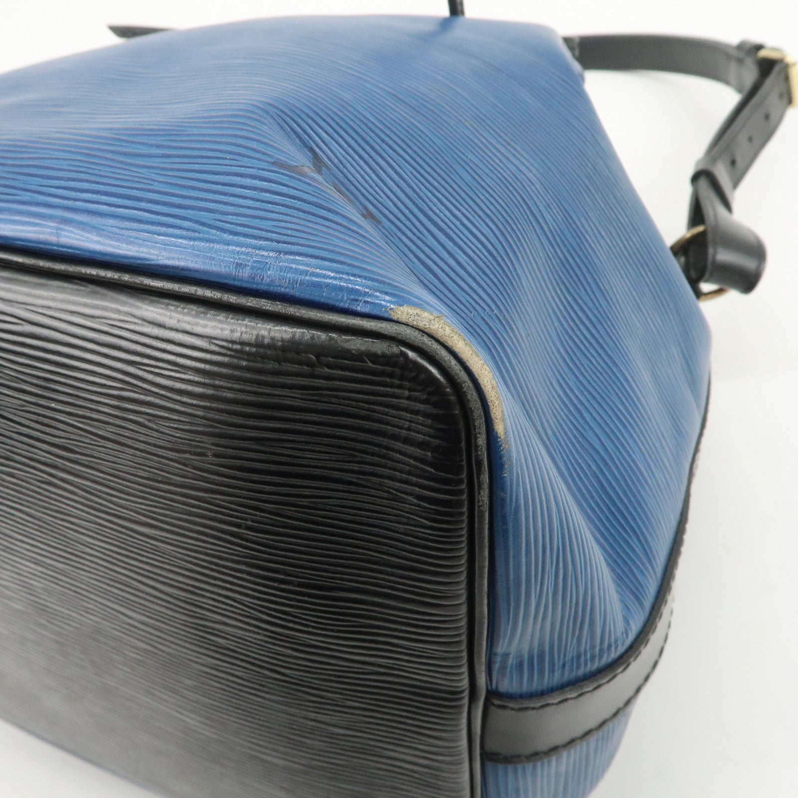 Louis Vuitton Epi Petit Noe Bi-color Shoulder Bag Noir Blue M44152