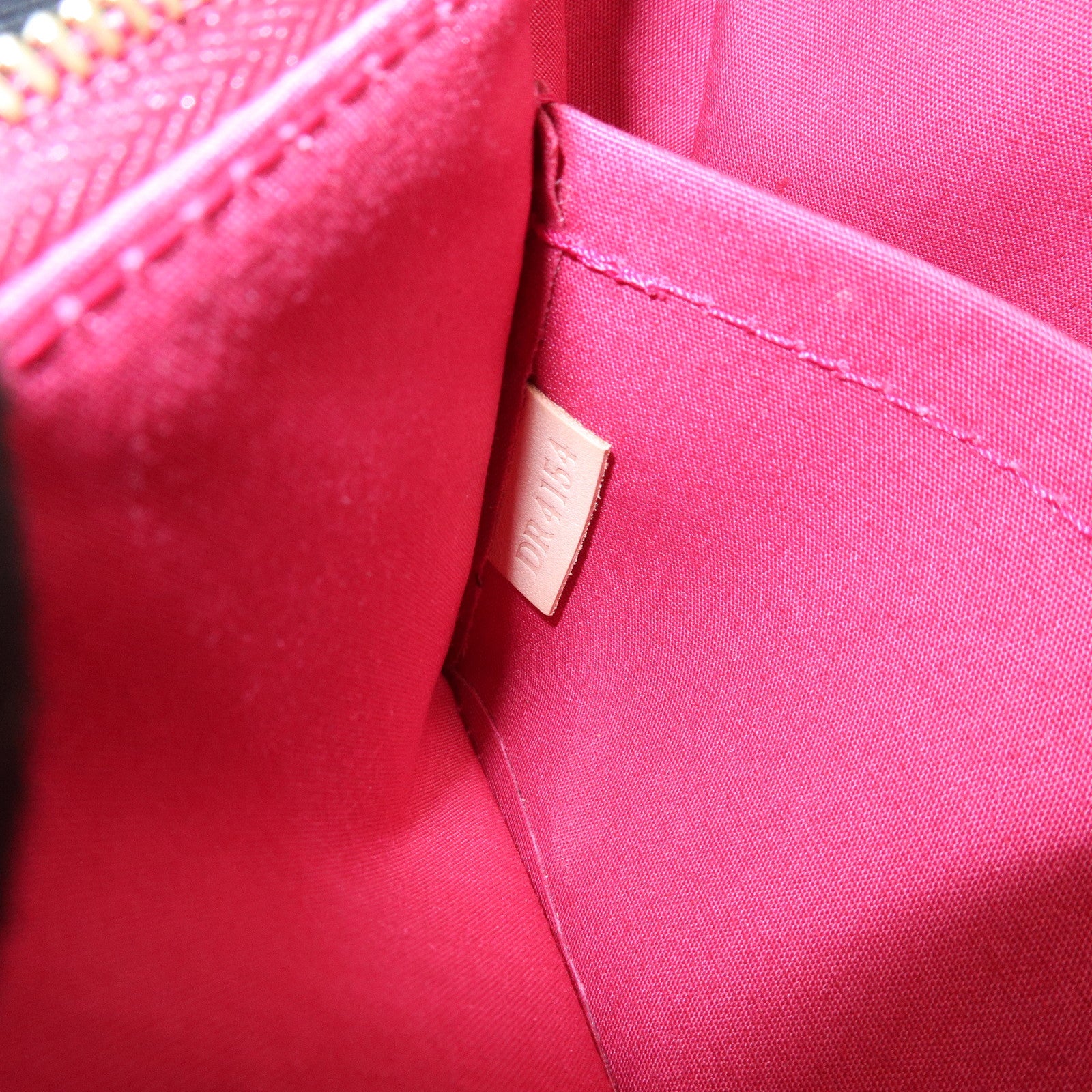 Louis Vuitton Monogram Vernis Pochette Accessoires Pouch Red M91574