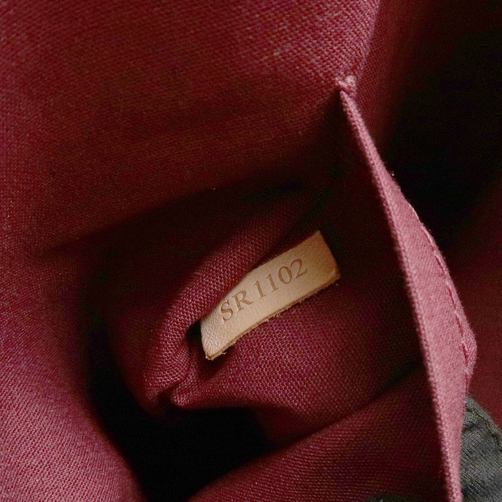 Louis Vuitton Monogram Vernis Avalon MM Tote Bag Amarante M91567