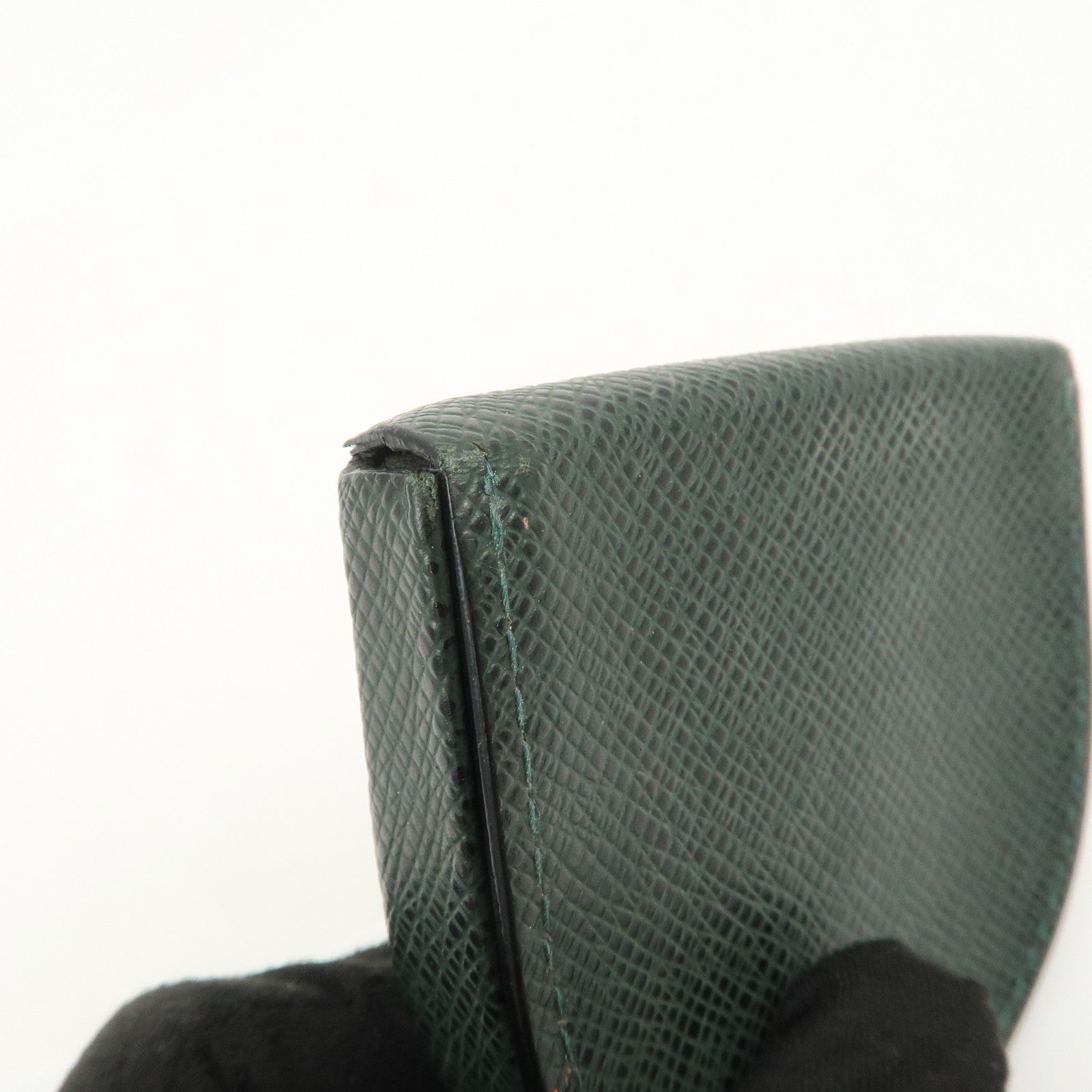 Louis Vuitton Taiga Porte Monnaie Cuvette Coin Case Epicea M30374