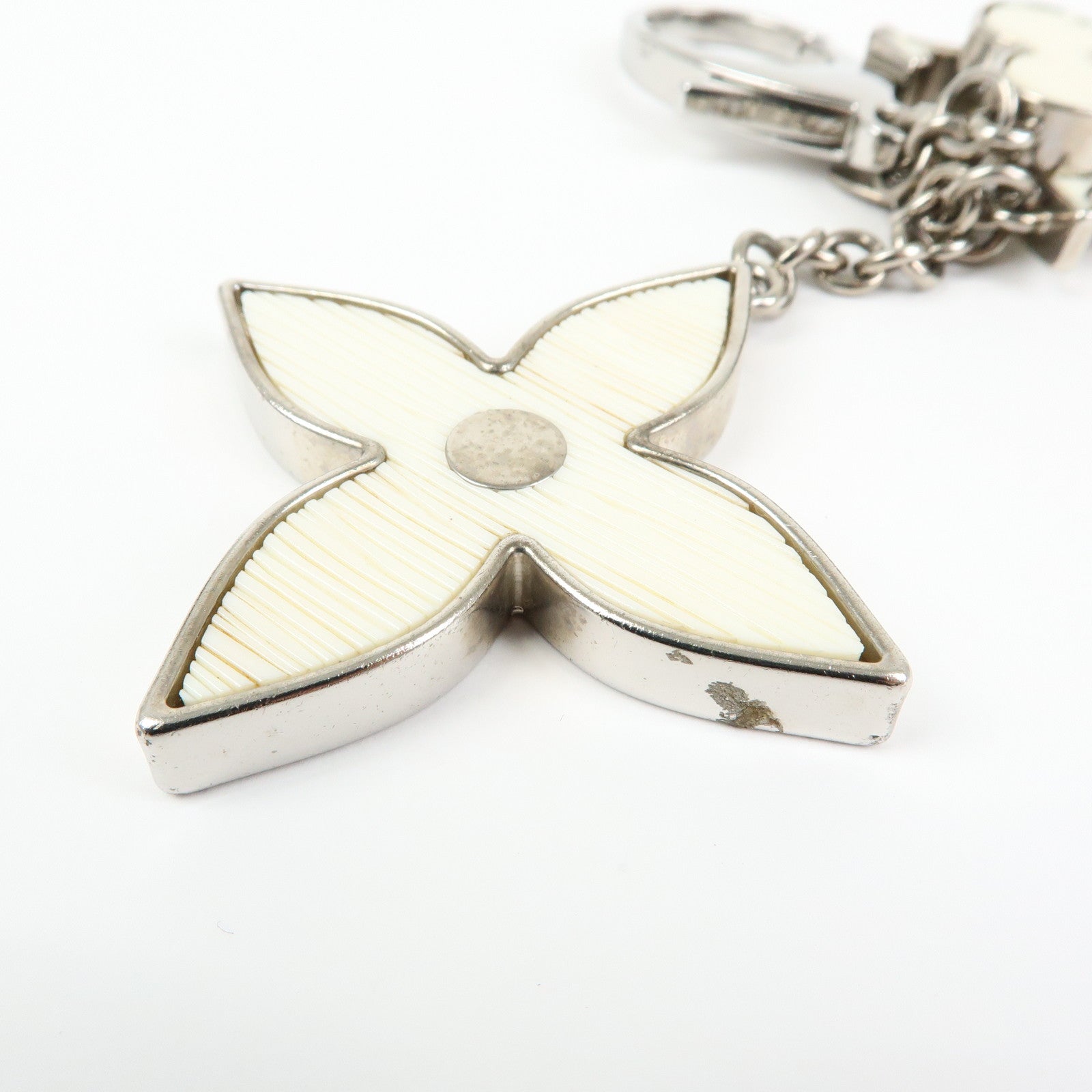 Louis Vuitton Bijoux Sac Fleur de Epi Bag Charm Silver White M65085
