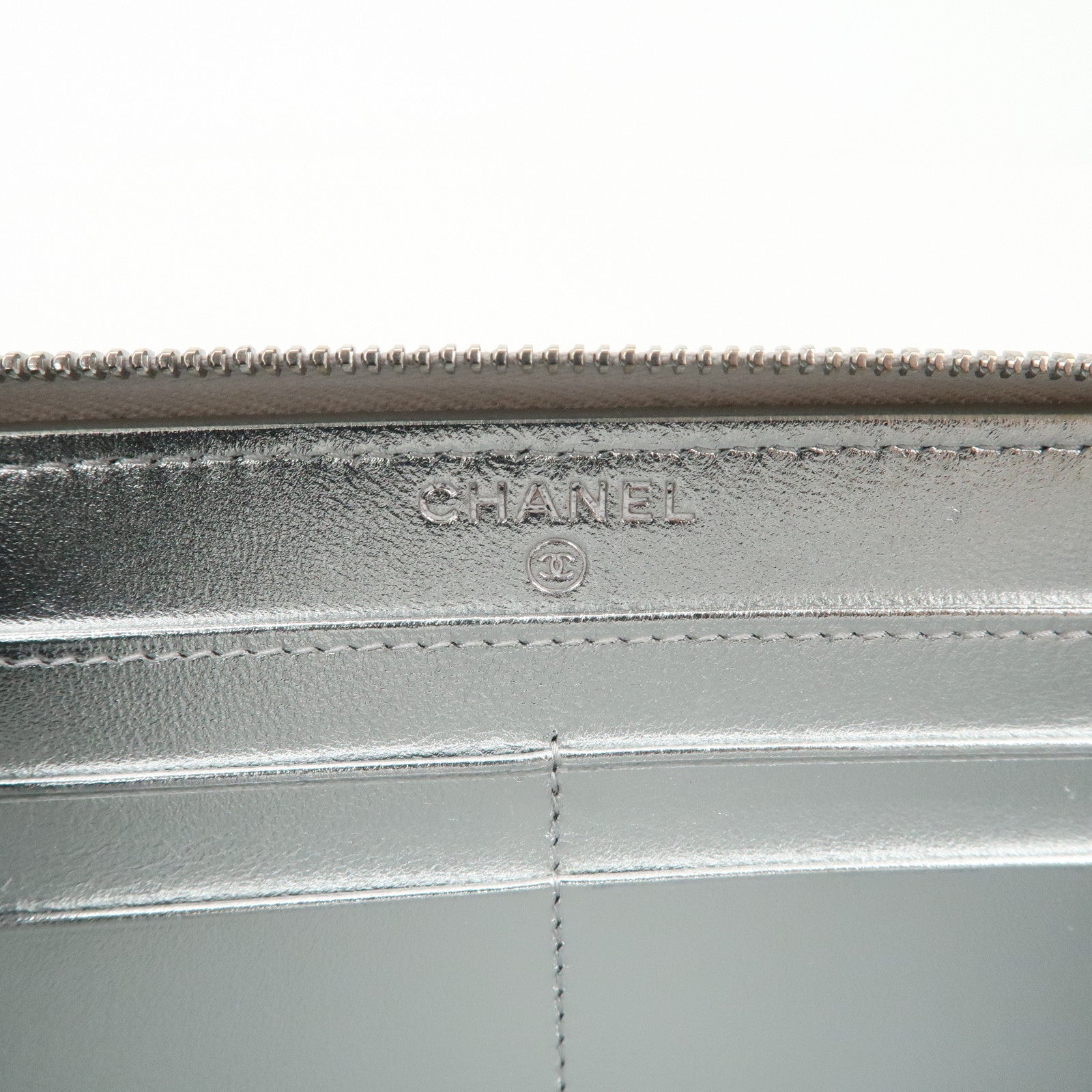 CHANEL COCO Mark Matelasse Leather Round Zippy Wallet Multicolor
