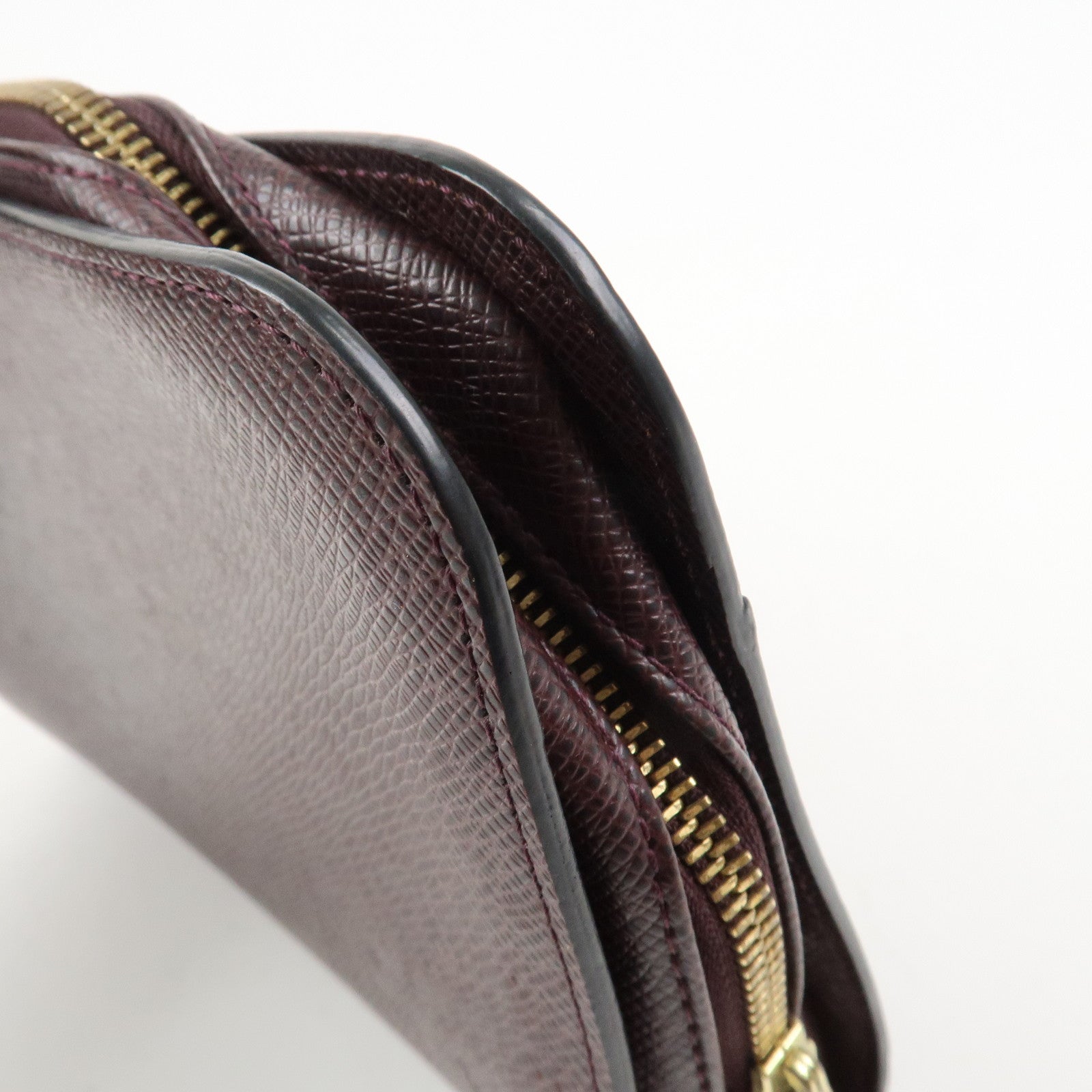Louis Vuitton Taiga Set Of 2 Leather Clutch Bags M3018P M30186