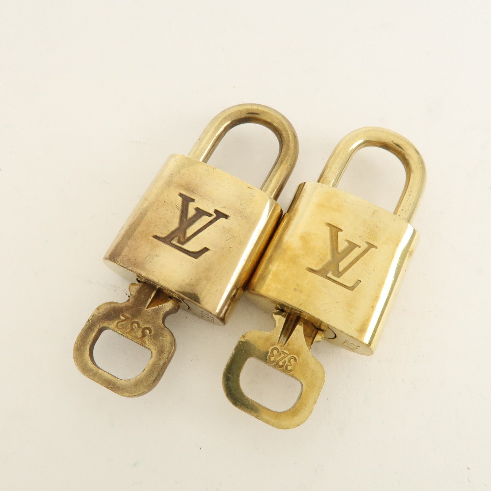 Louis Vuitton Set of 10 Lock & Key Cadena Key Lock Metal Gold Used