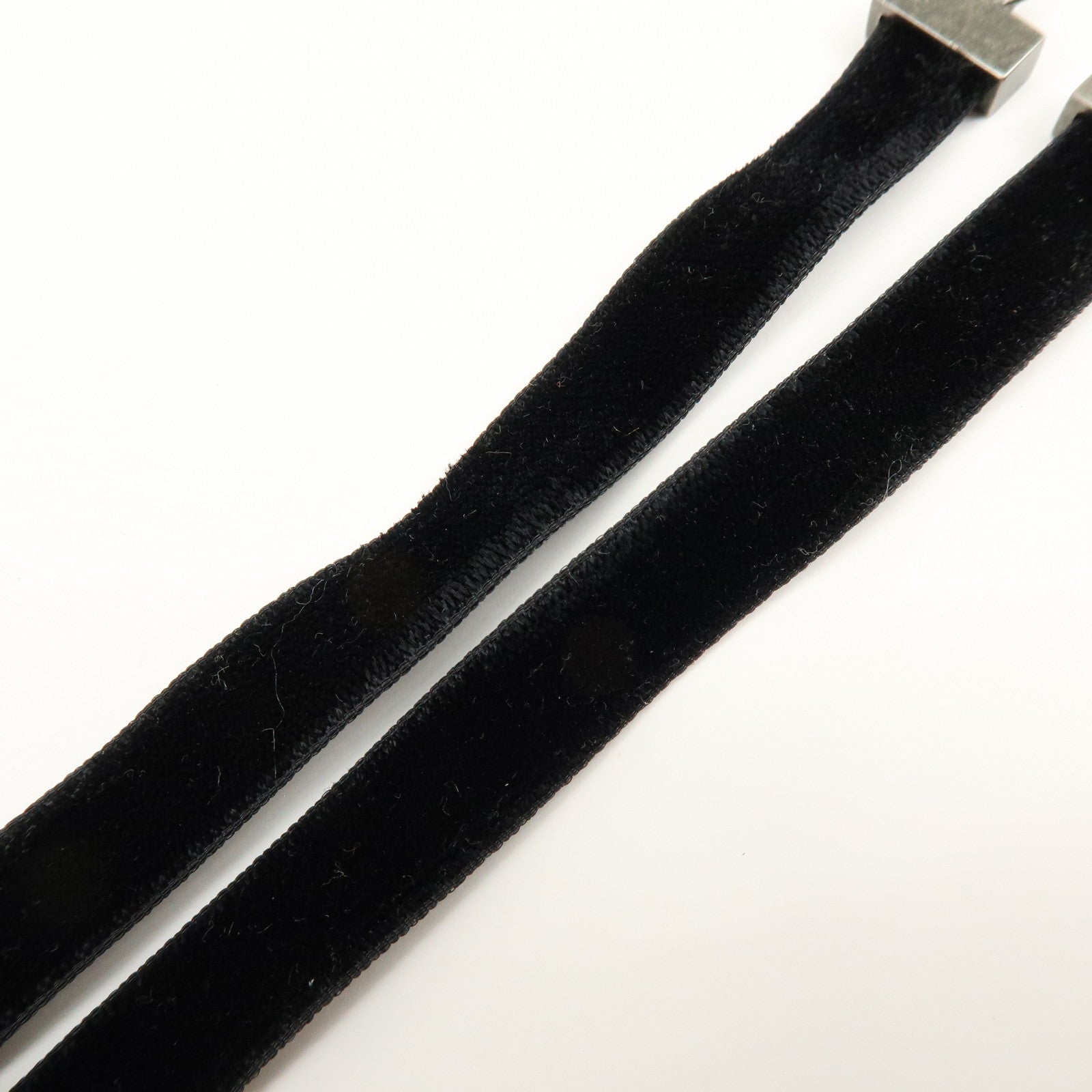 SAINT LAURENT PARIS Velour Oversize Heart Choker Necklace Silver