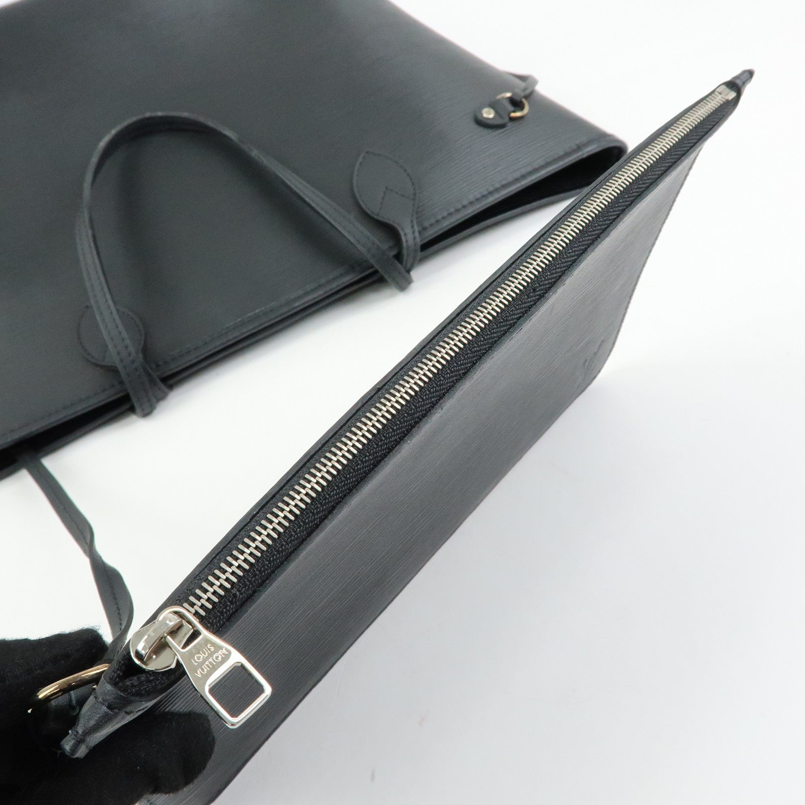Louis Vuitton Epi Leather Neverfull MM Shoulder Bag Noir M40932