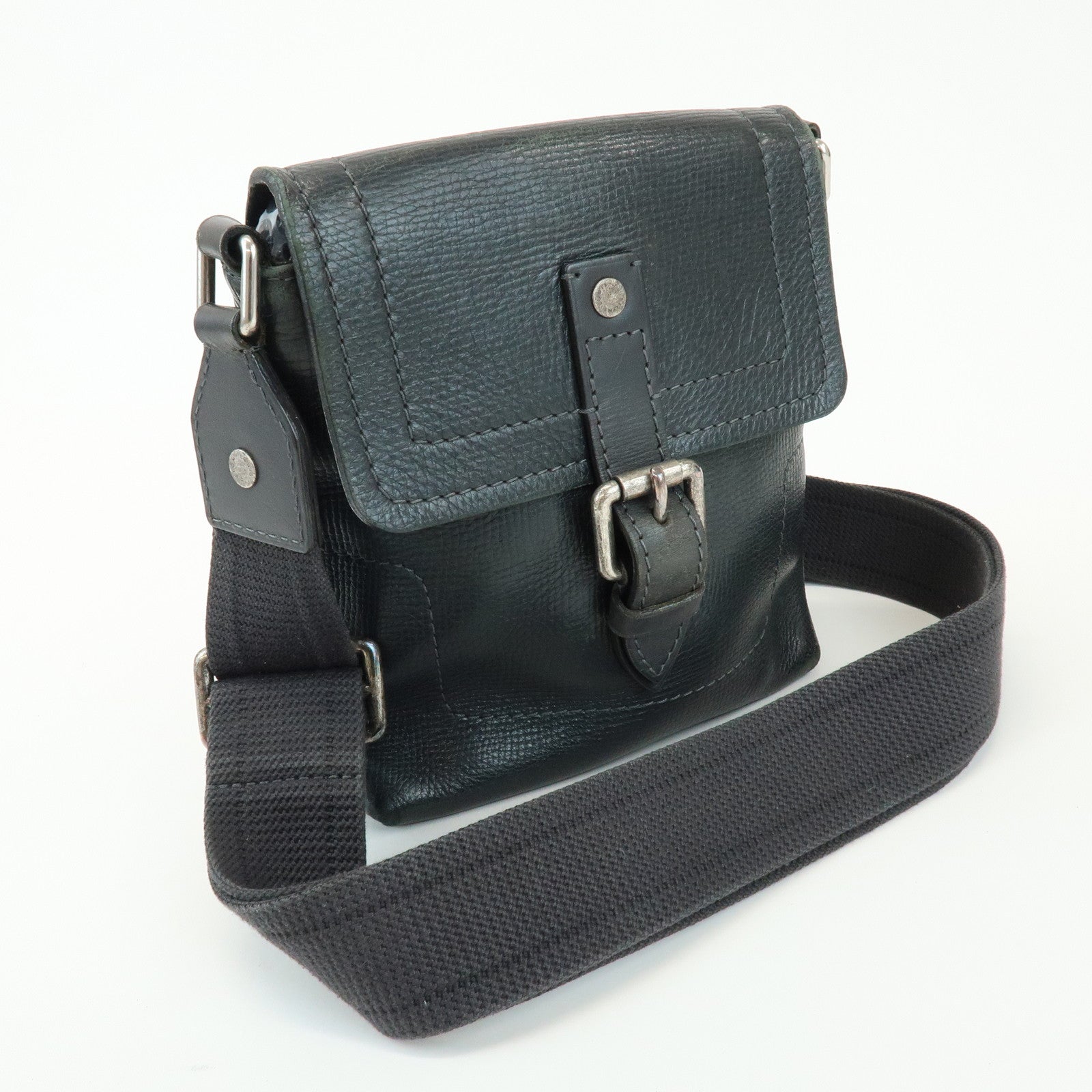 Louis Vuitton Utah Yuma Calf Leather Shoulder Bag Basalt M97024
