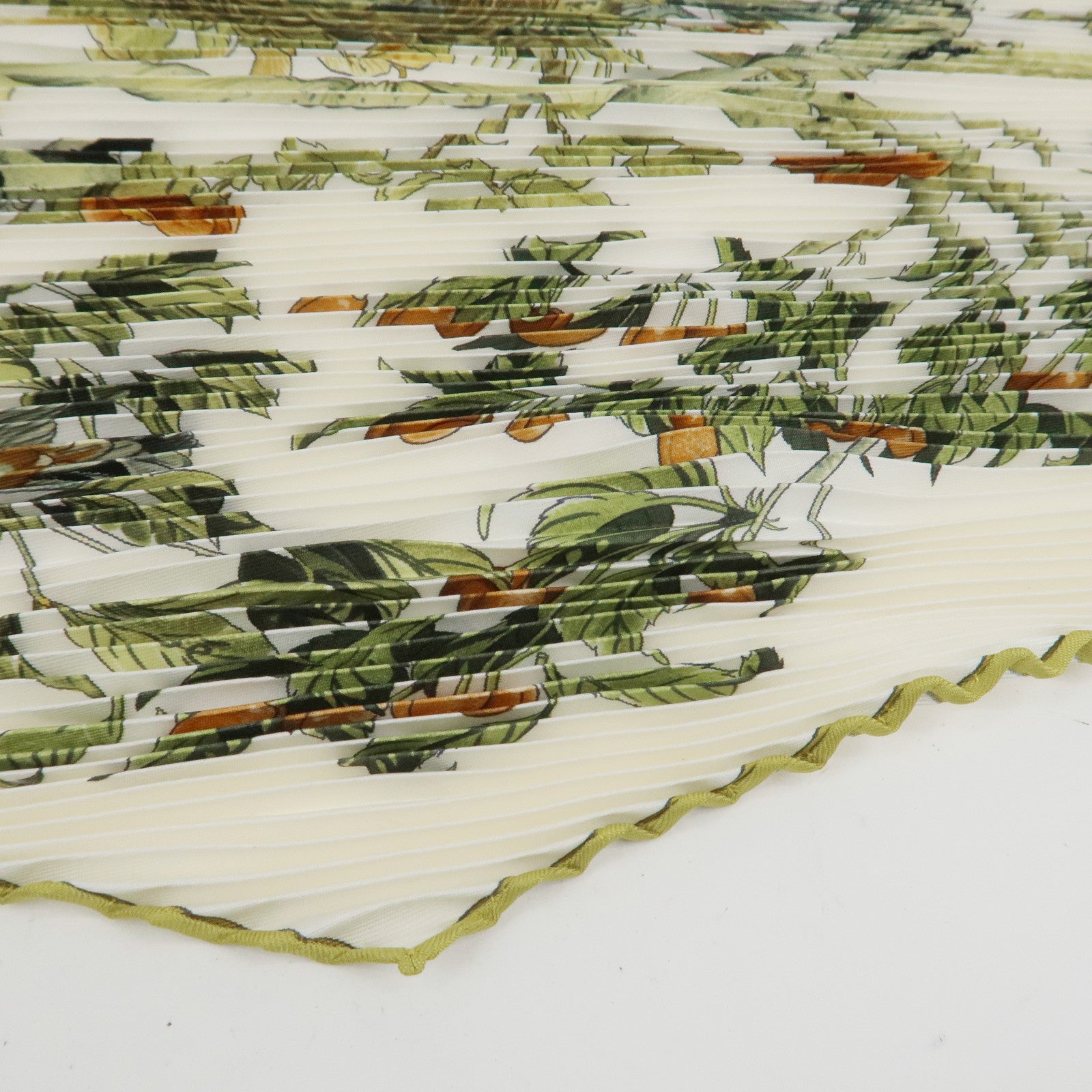 HERMES Carre 90 Silk 100% Pleats AU COEUR DES BOIS Scarf White