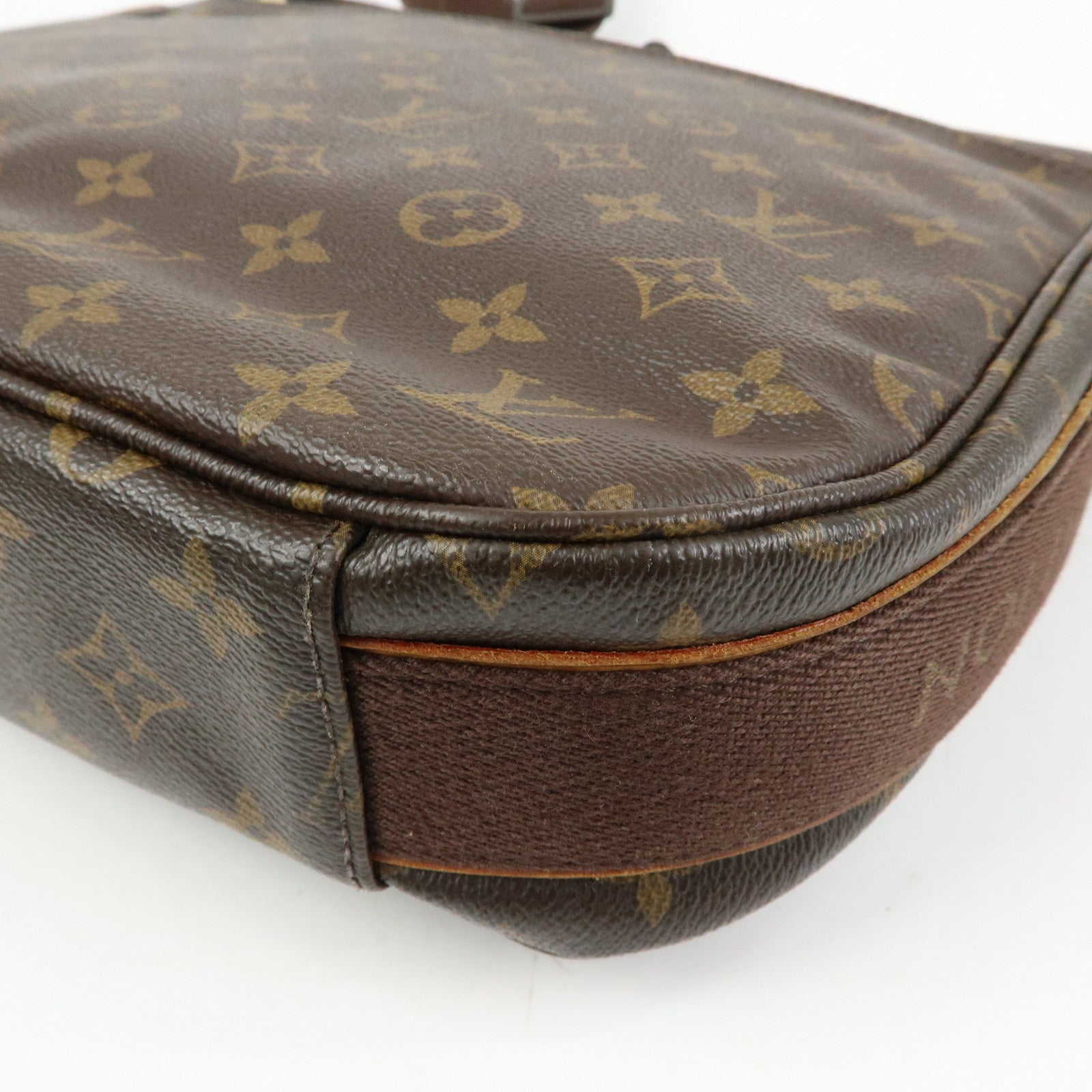 Louis Vuitton Monogram Messenger Beaubourg MM Canvas Bag M97038