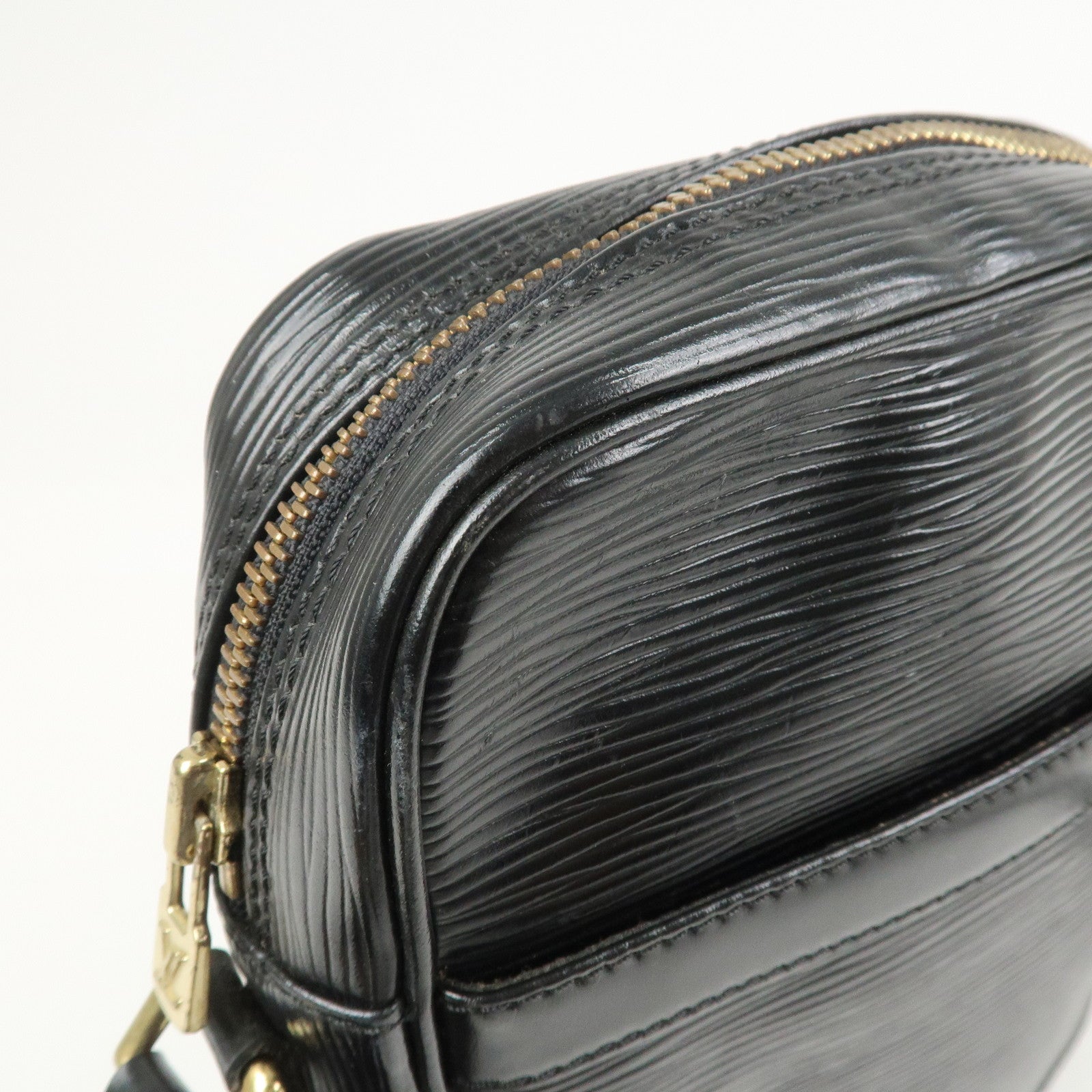 Louis Vuitton Epi Danube Shoulder Bag Crossbody Bag Noir M45632