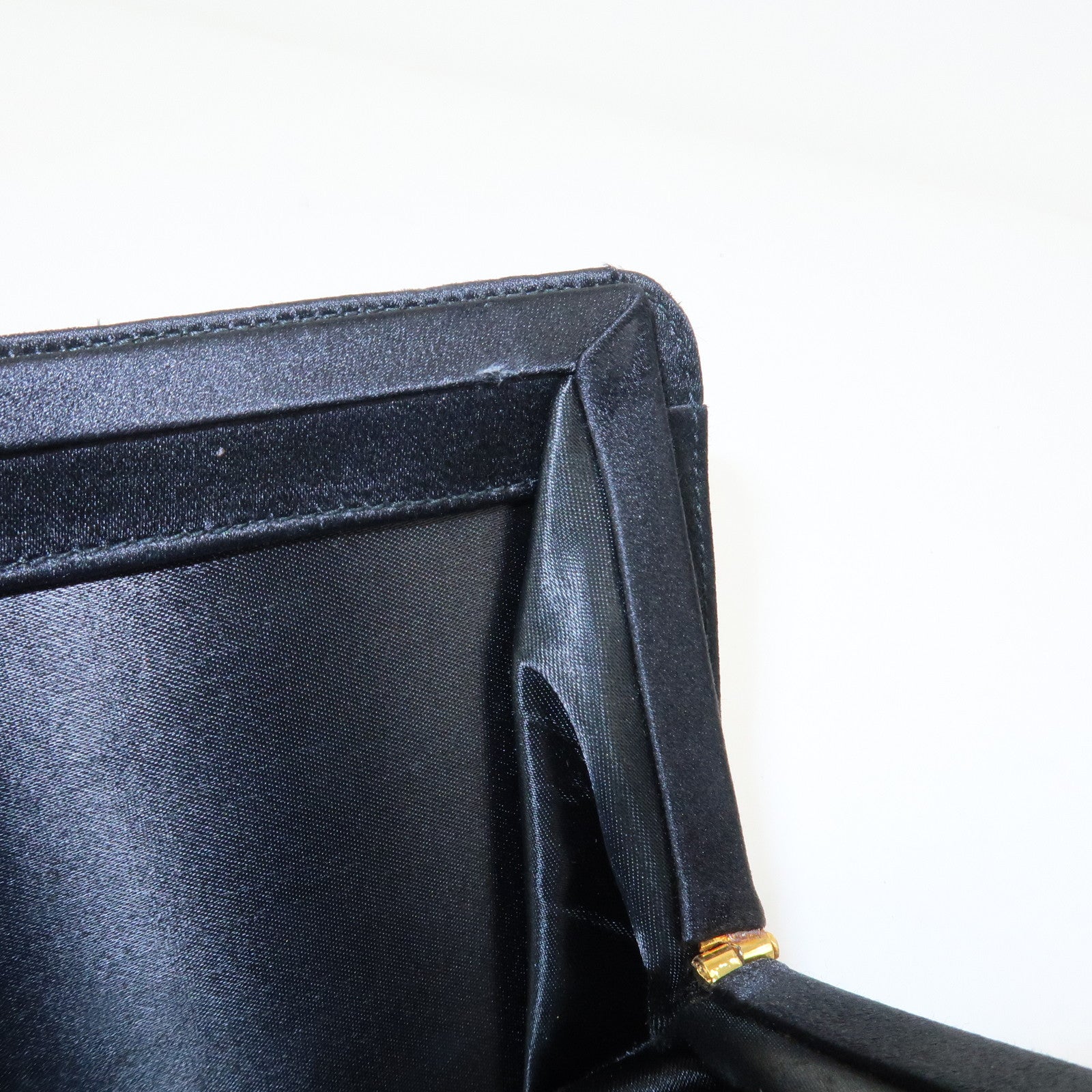 Ferragamo Boots Motif Kiss Lock Hand Bag Black