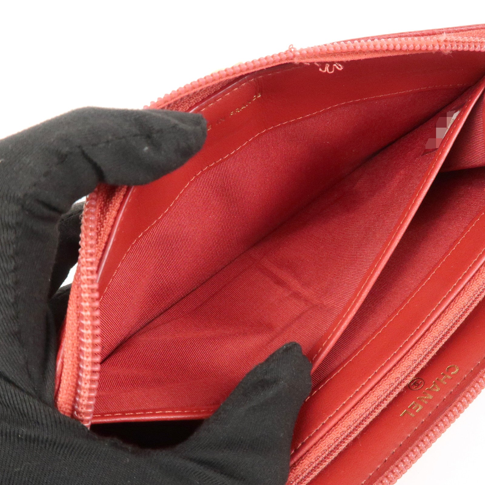 CHANEL BOY CHANEL Caviarskin Round Zippy Wallet Red Gold A68912