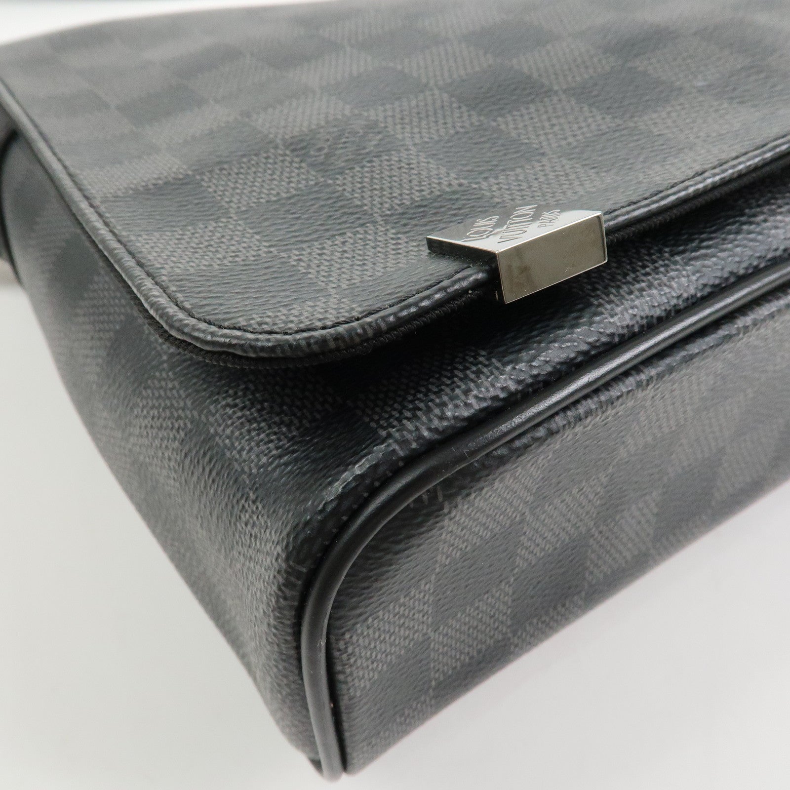 Louis Vuitton Damier Graphite District PM NM Crossbody Bag N41028